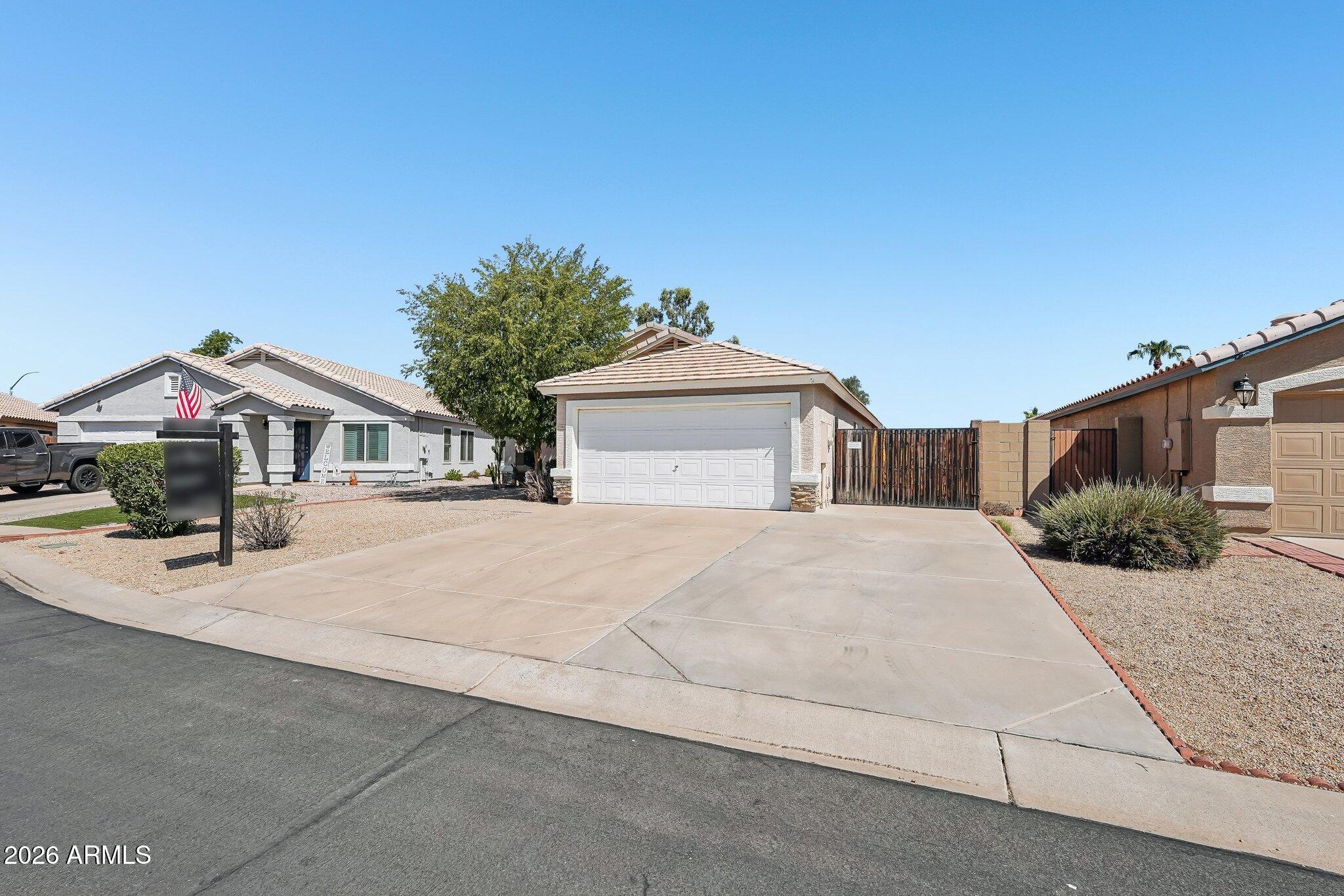 15984 W Smokey Drive — photo