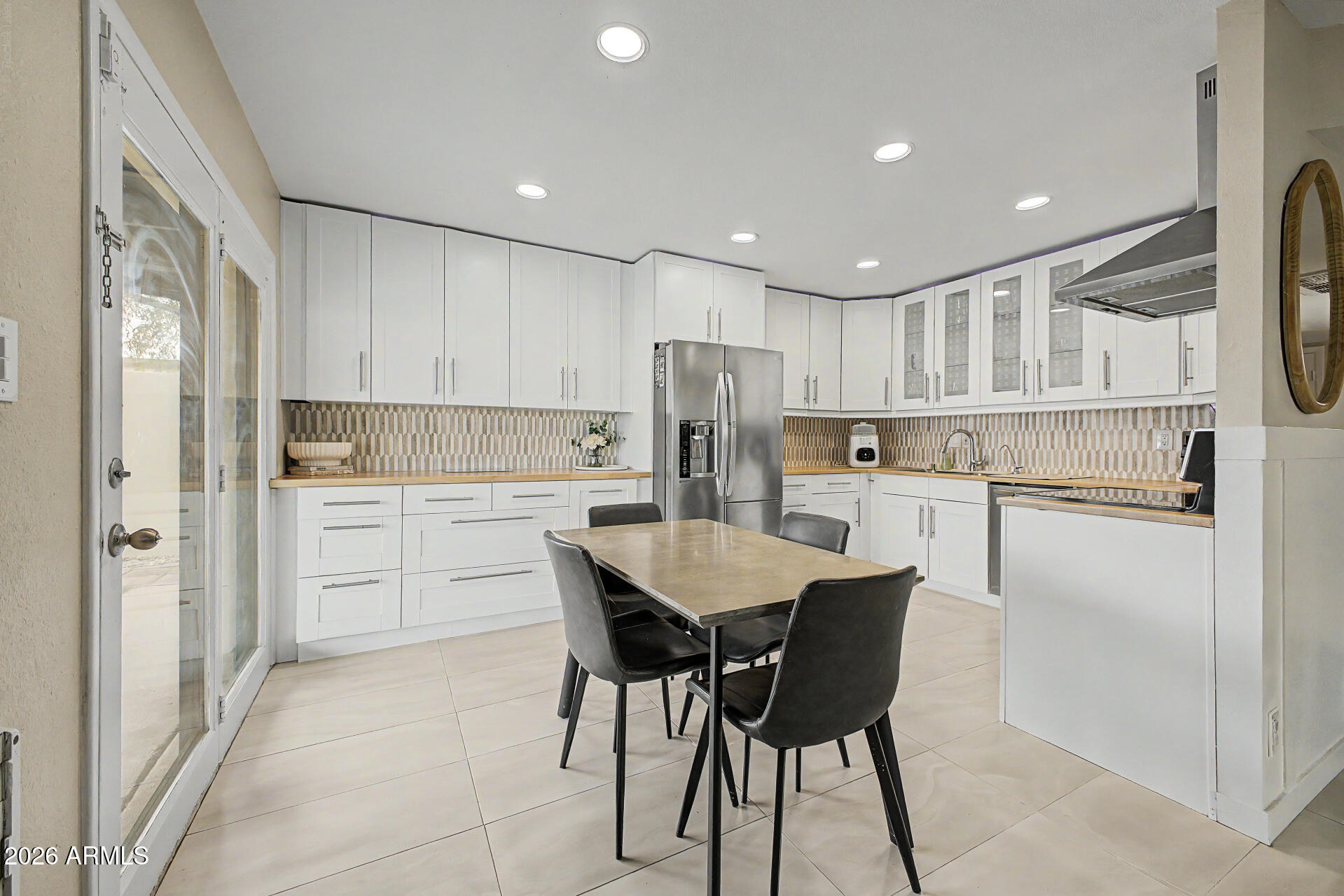 324 W Santa Cruz Drive — photo