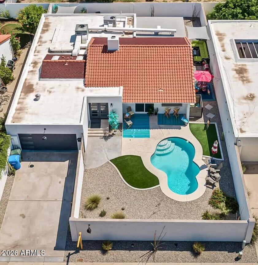 3037 E Clarendon Avenue — photo