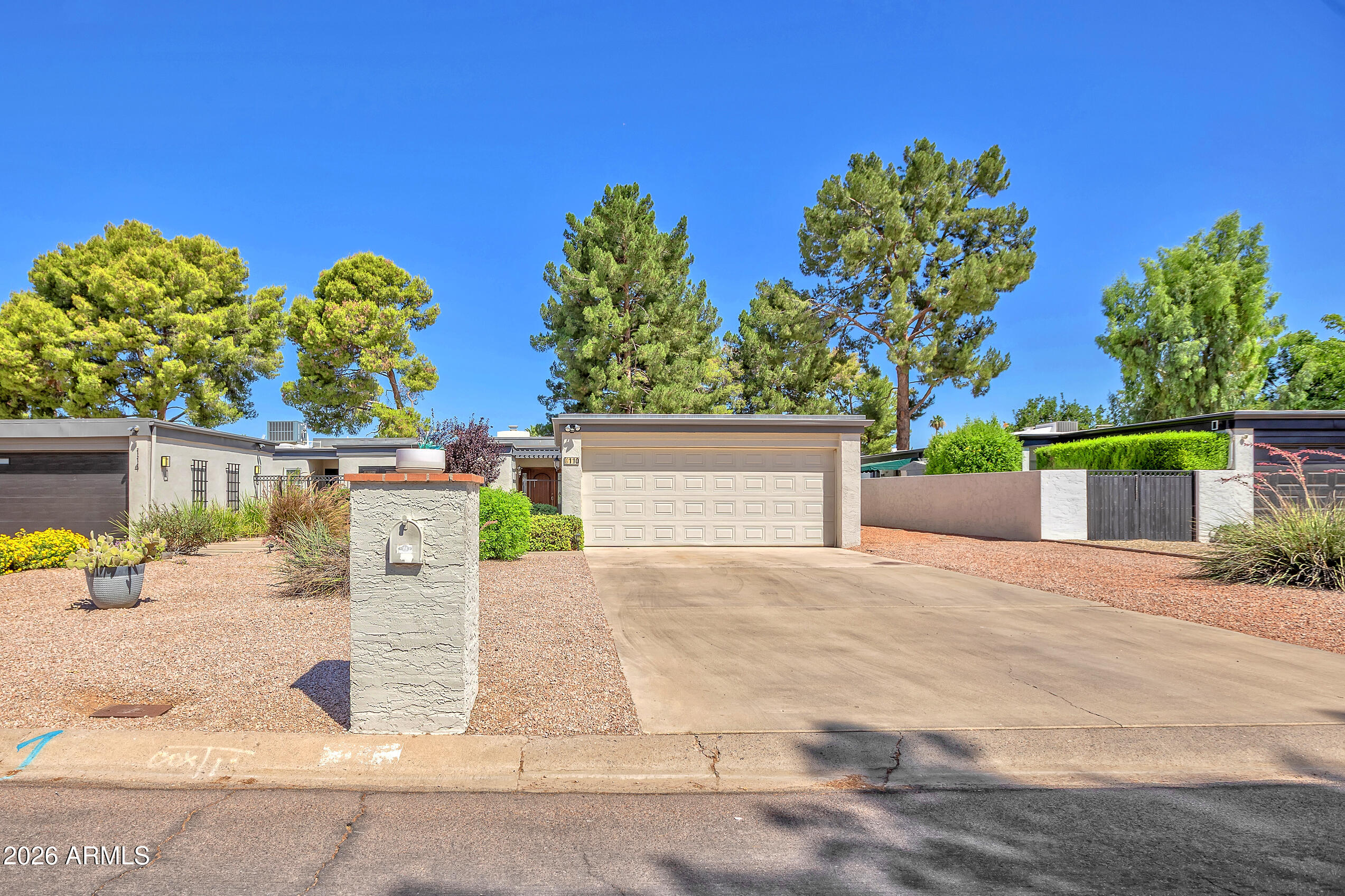 110 W Tam Oshanter Drive — photo