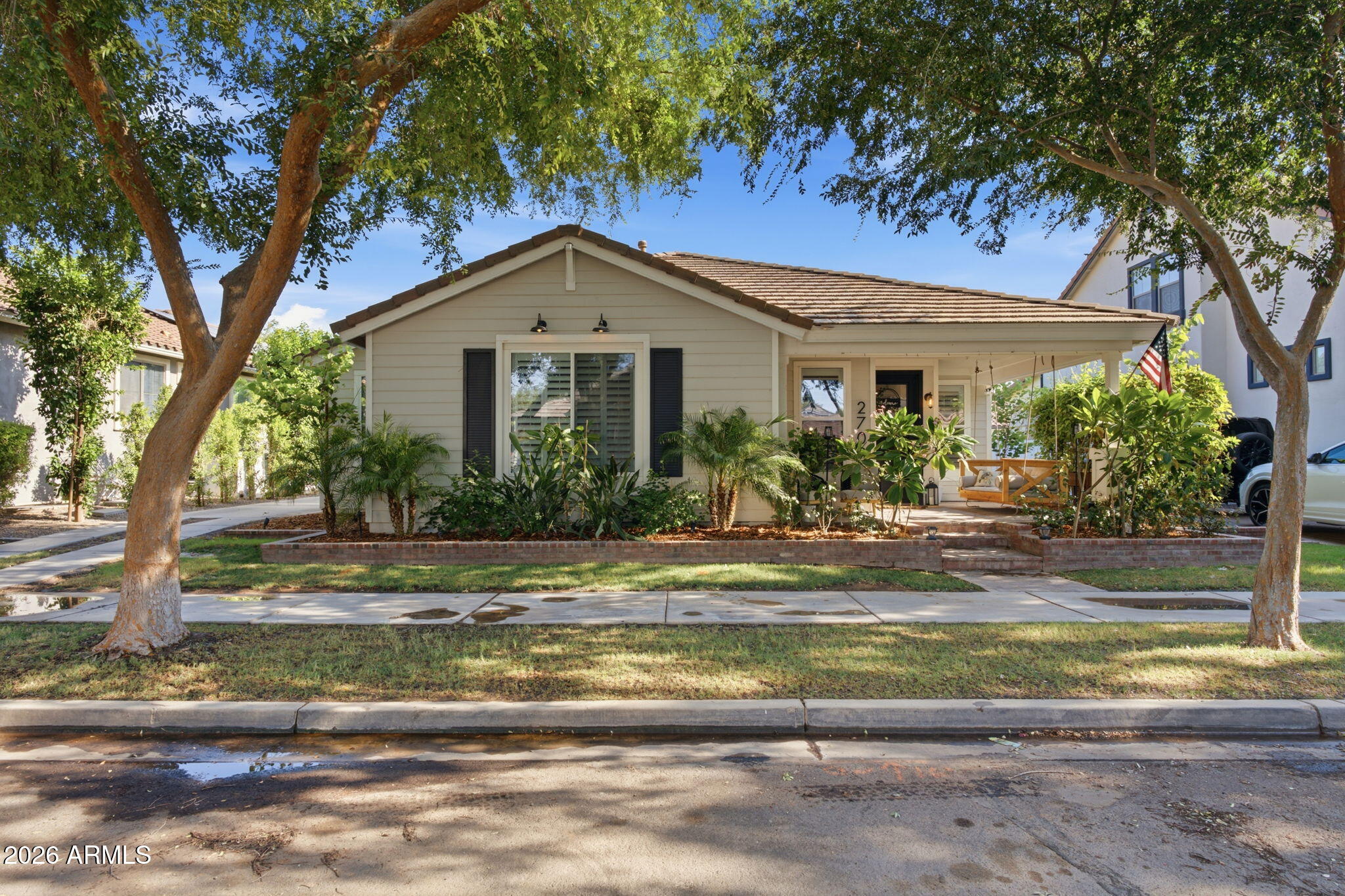 2709 E Tamarisk Street — photo