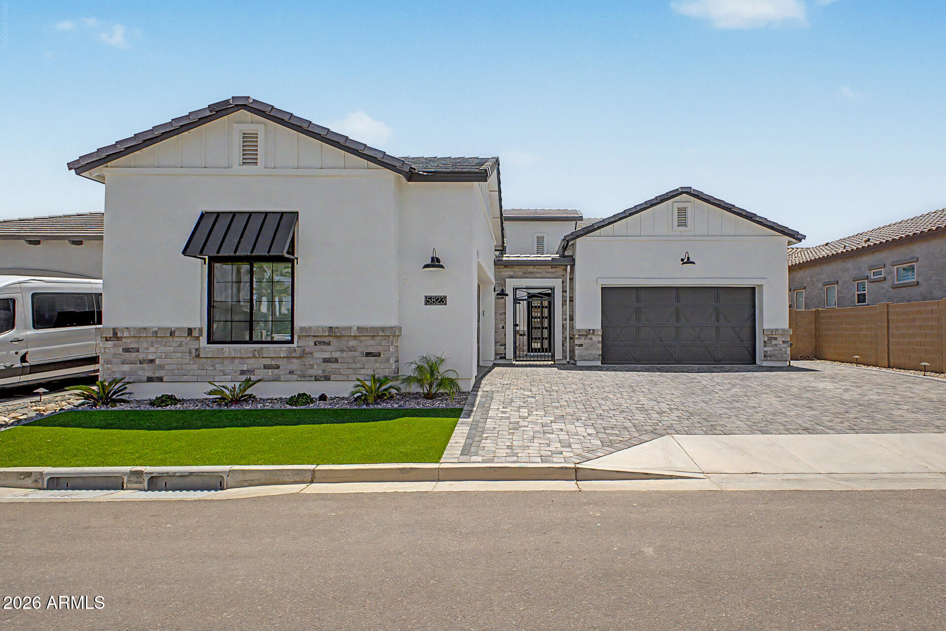 5823 E Sanford Street — photo