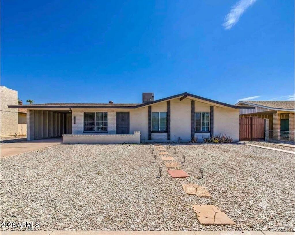 8939 W Sells Drive — photo