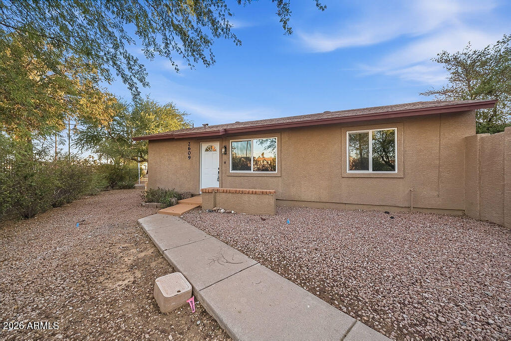 2609 E Lemon Street — photo