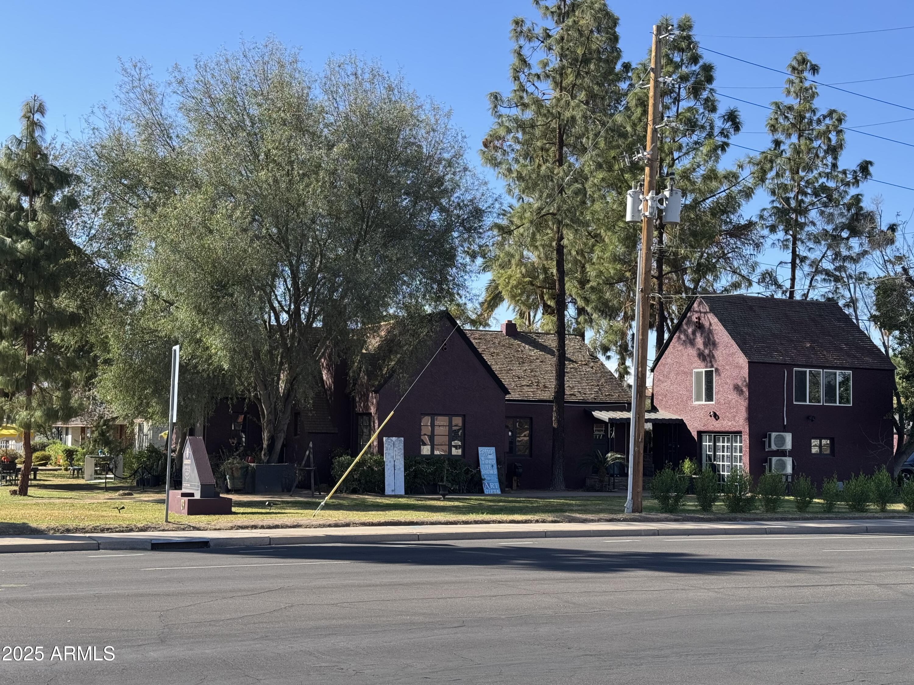 121 W University Drive — photo