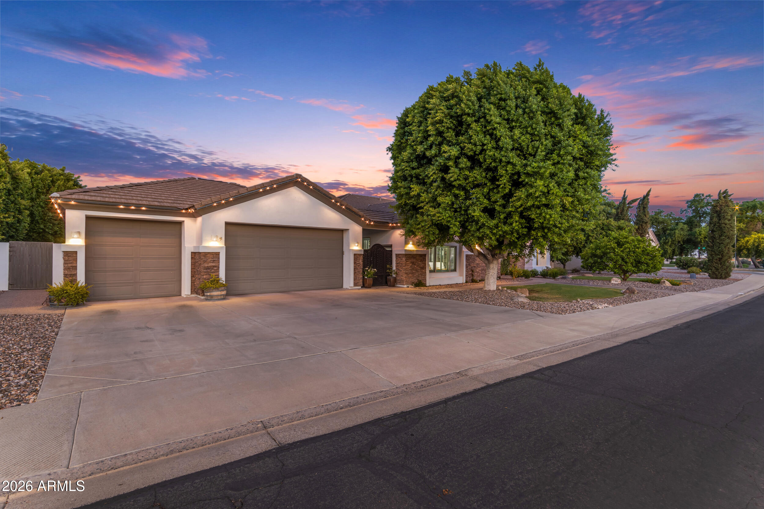 1261 N Los Alamos — photo
