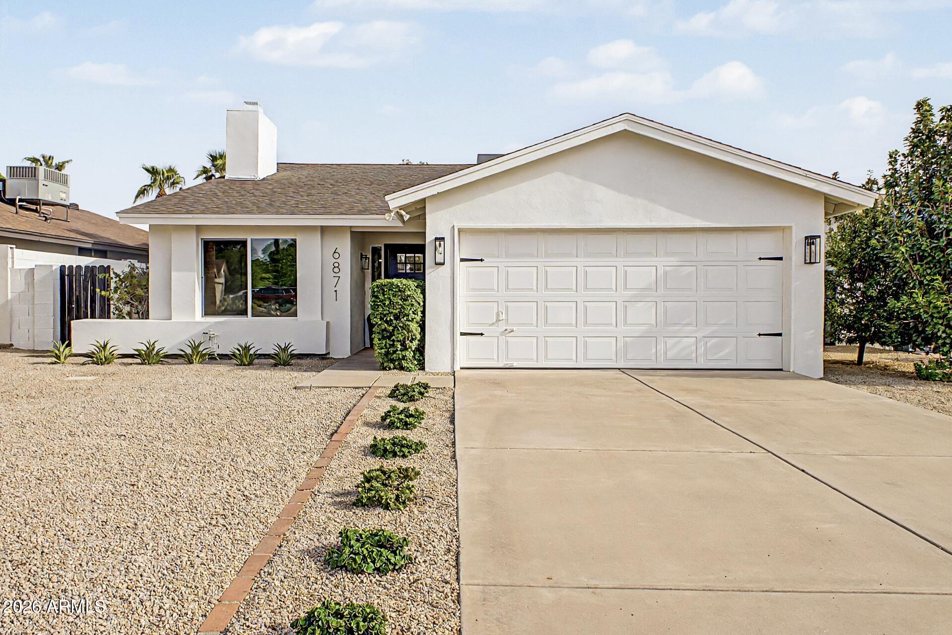 6871 E Phelps Road — photo