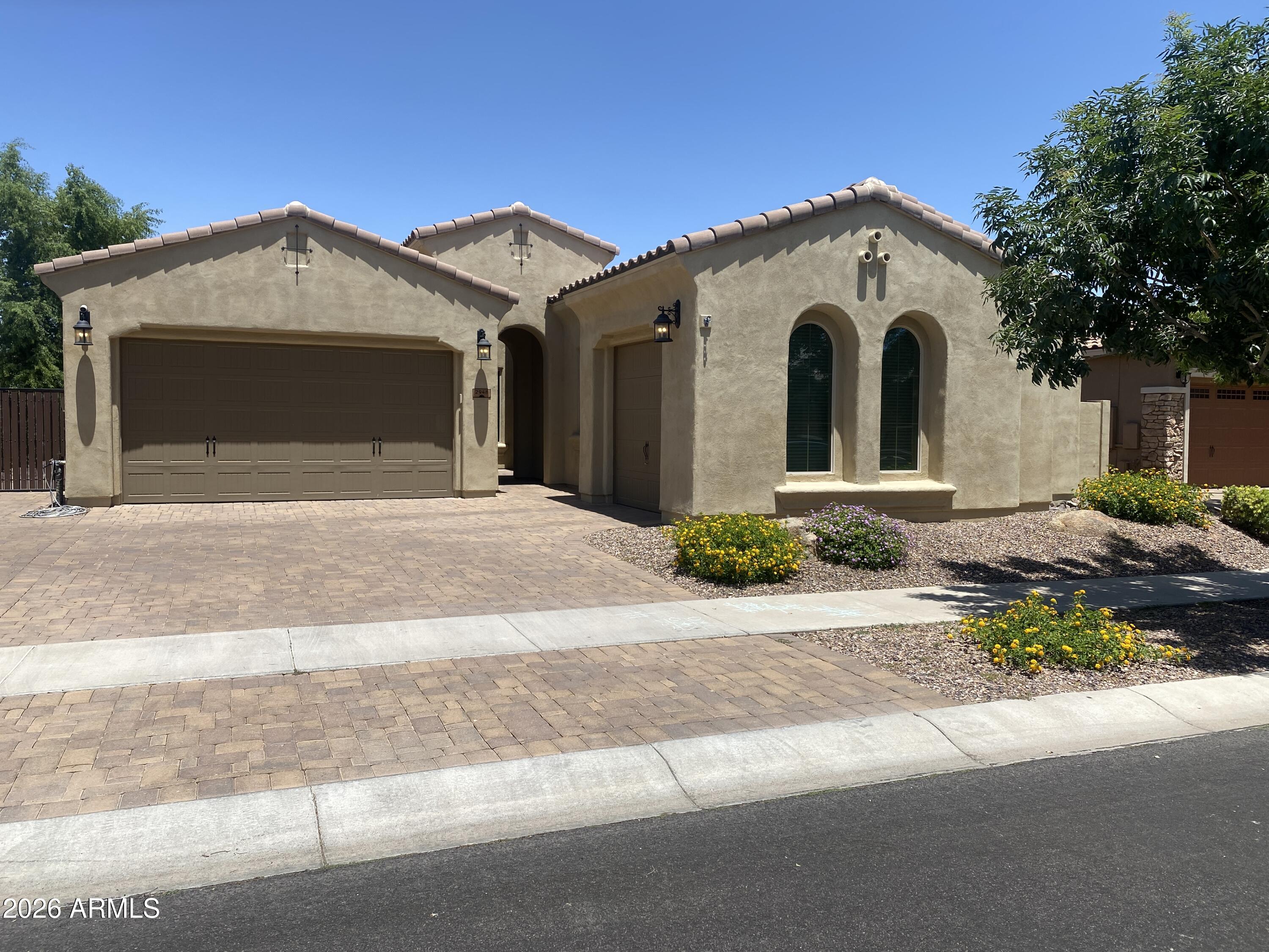 2948 E Maplewood Street — photo
