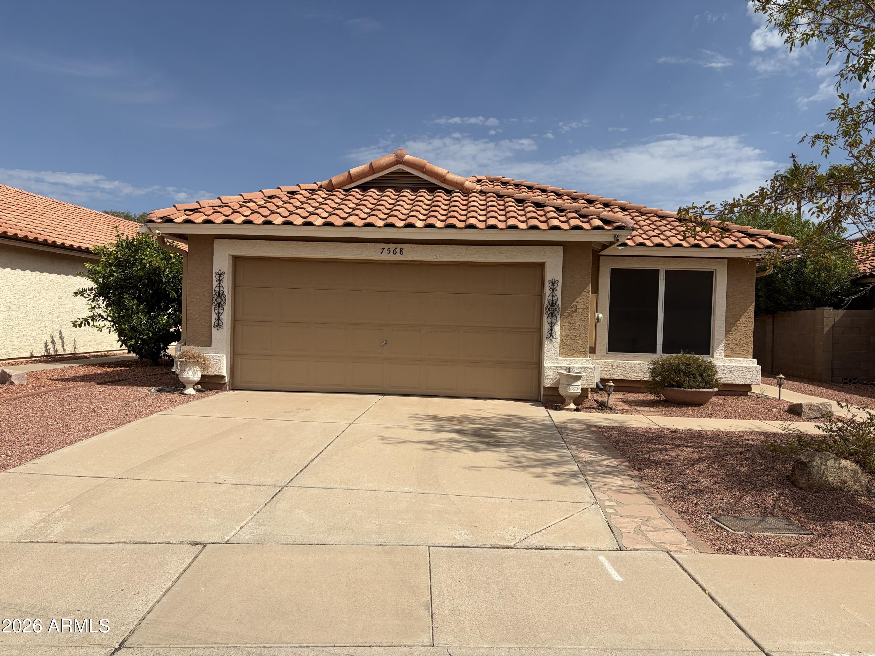 7568 W Kerry Lane — photo