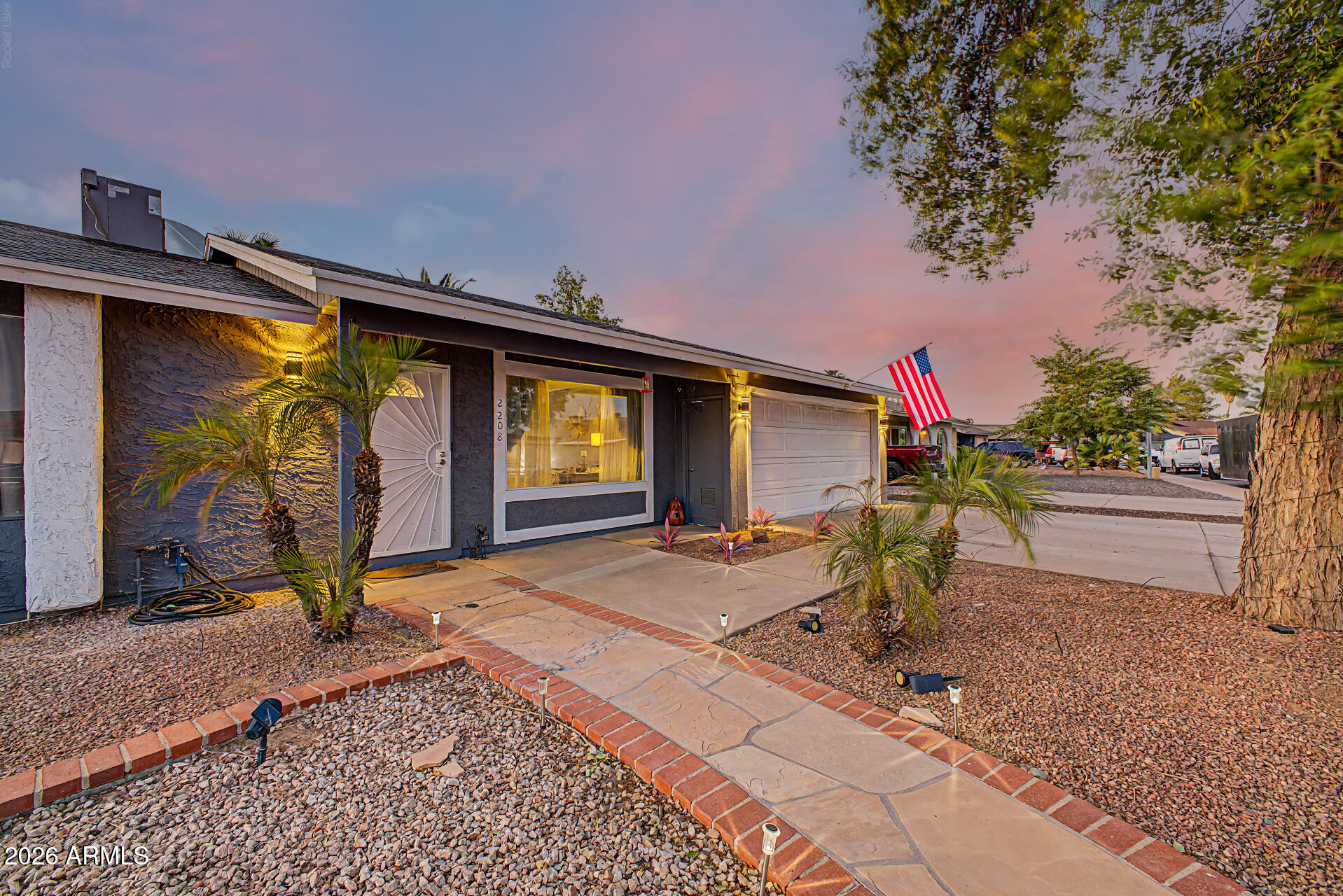 2208 W Silvergate Drive — photo