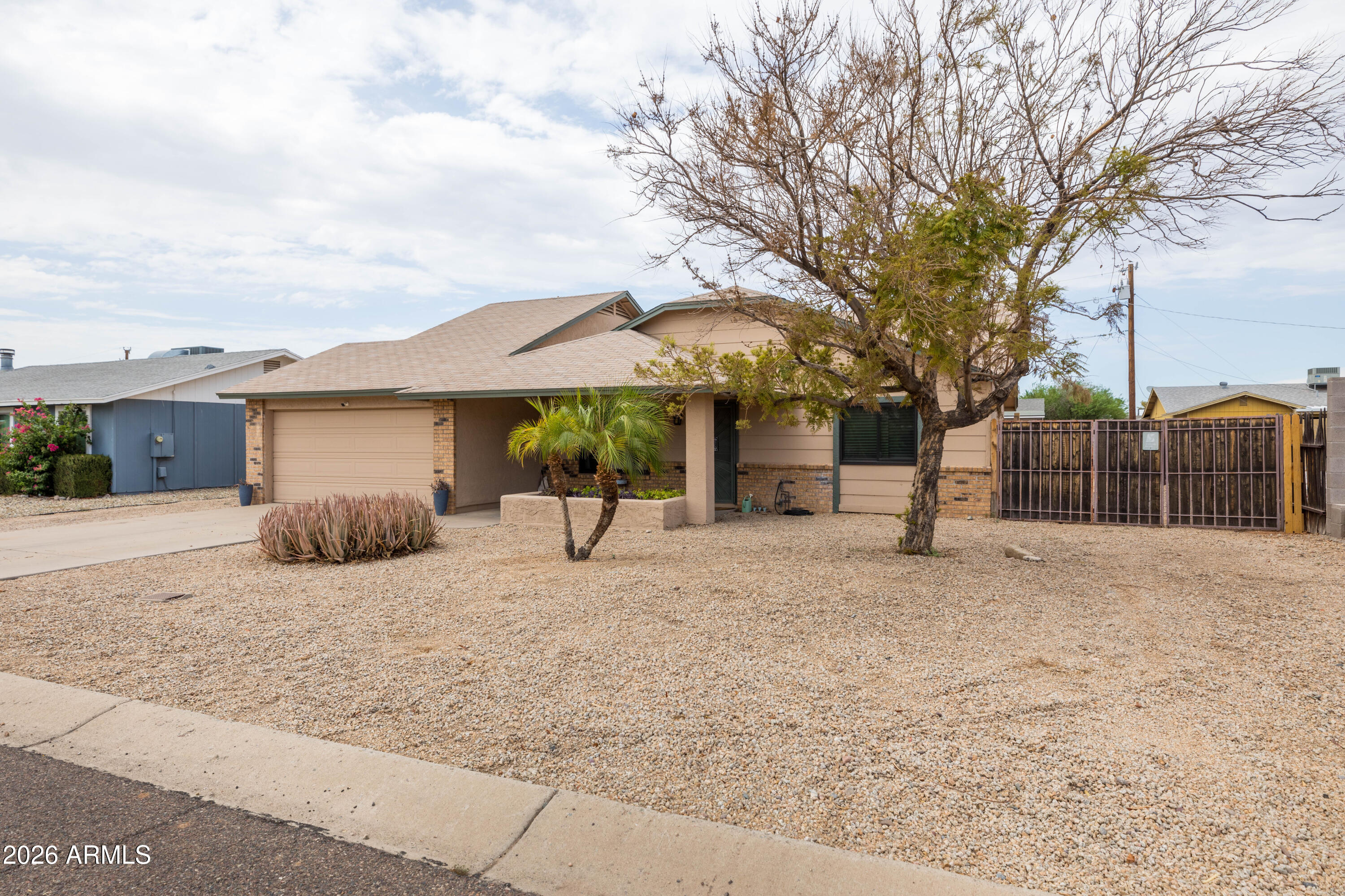 1510 W Wickieup Lane — photo