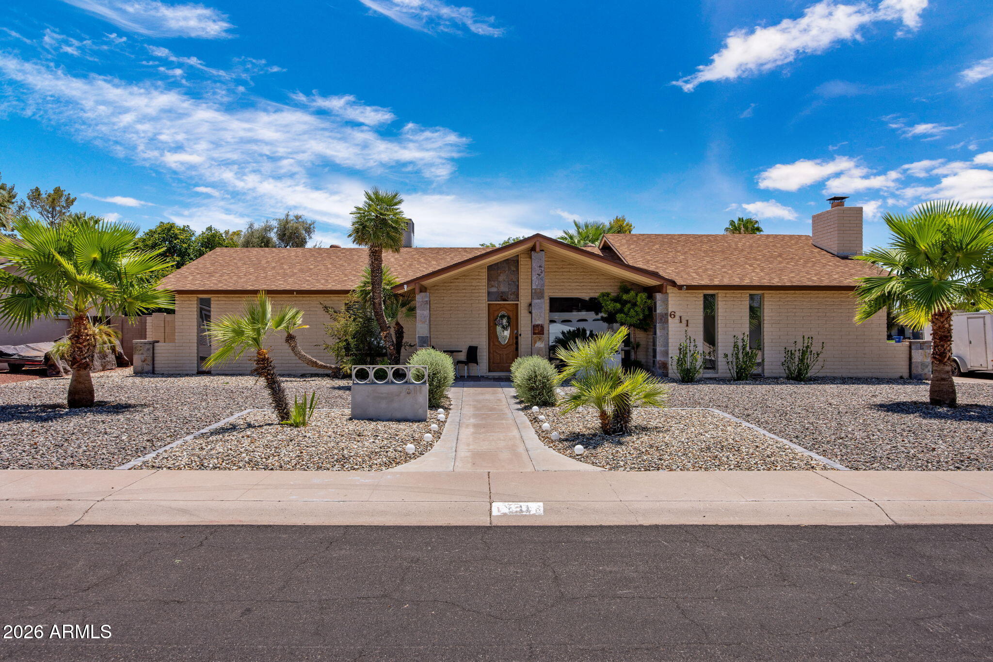 611 E Canterbury Lane — photo