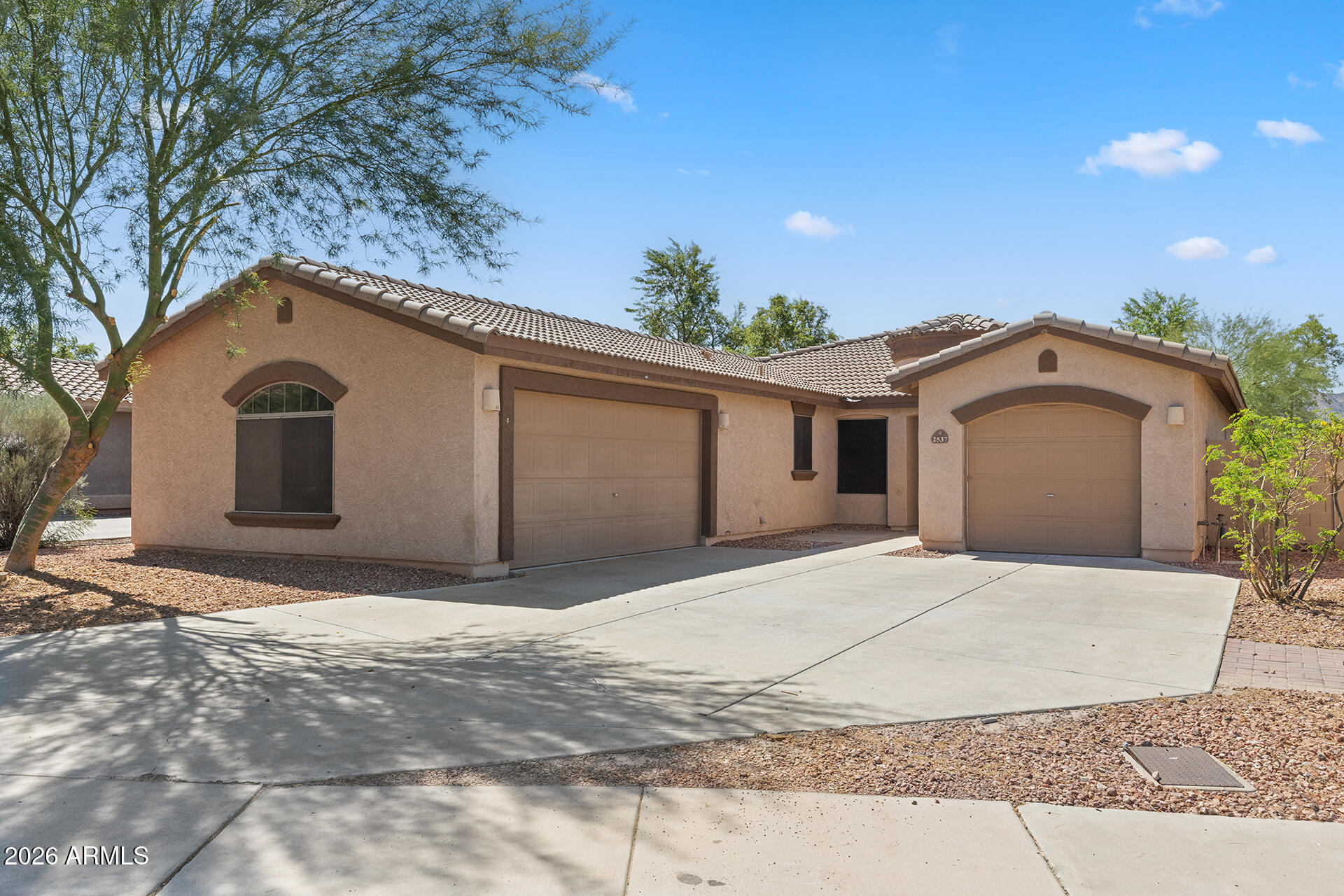 2537 W Darrel Road — photo