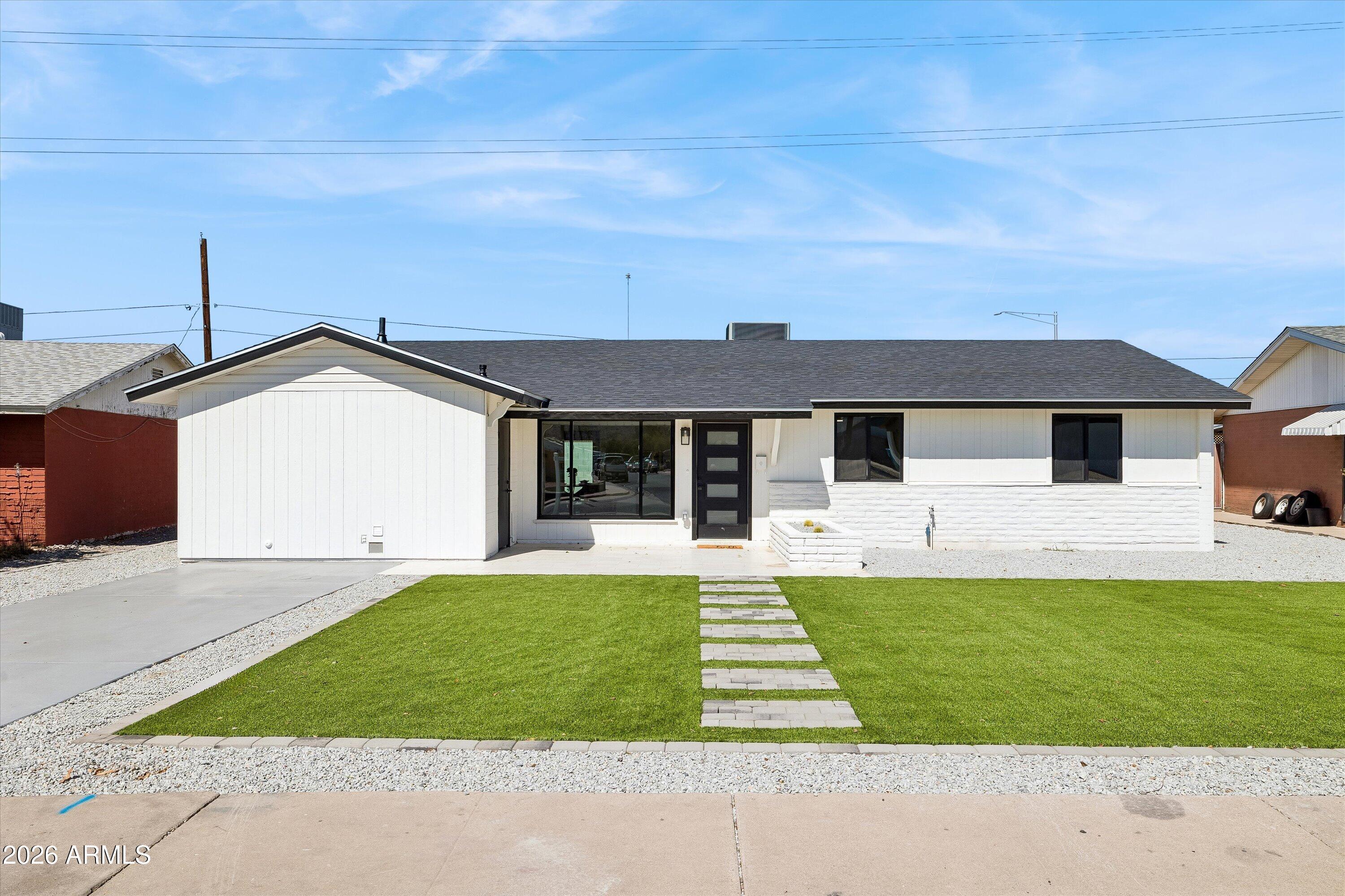 12240 N 26th Drive — photo