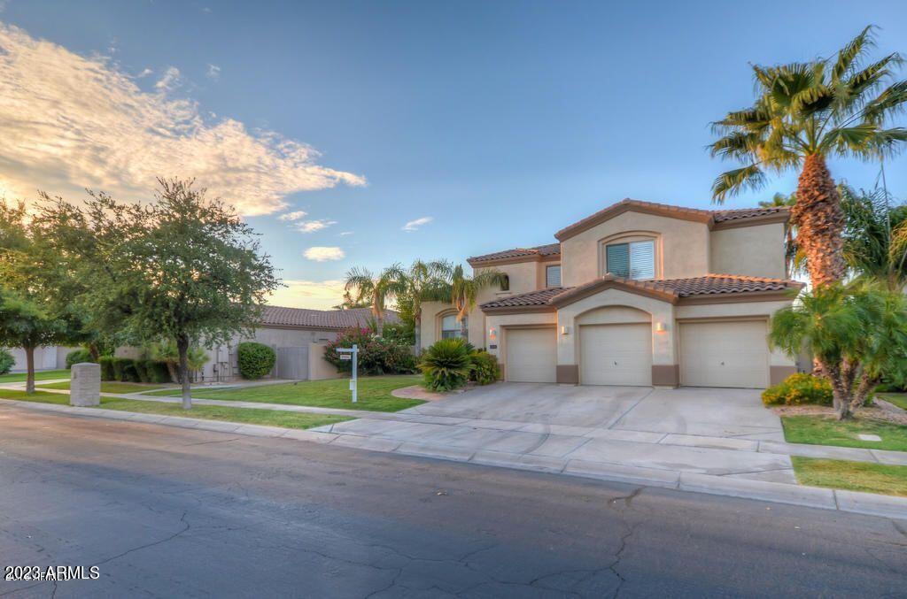 1690 W Bartlett Way — photo