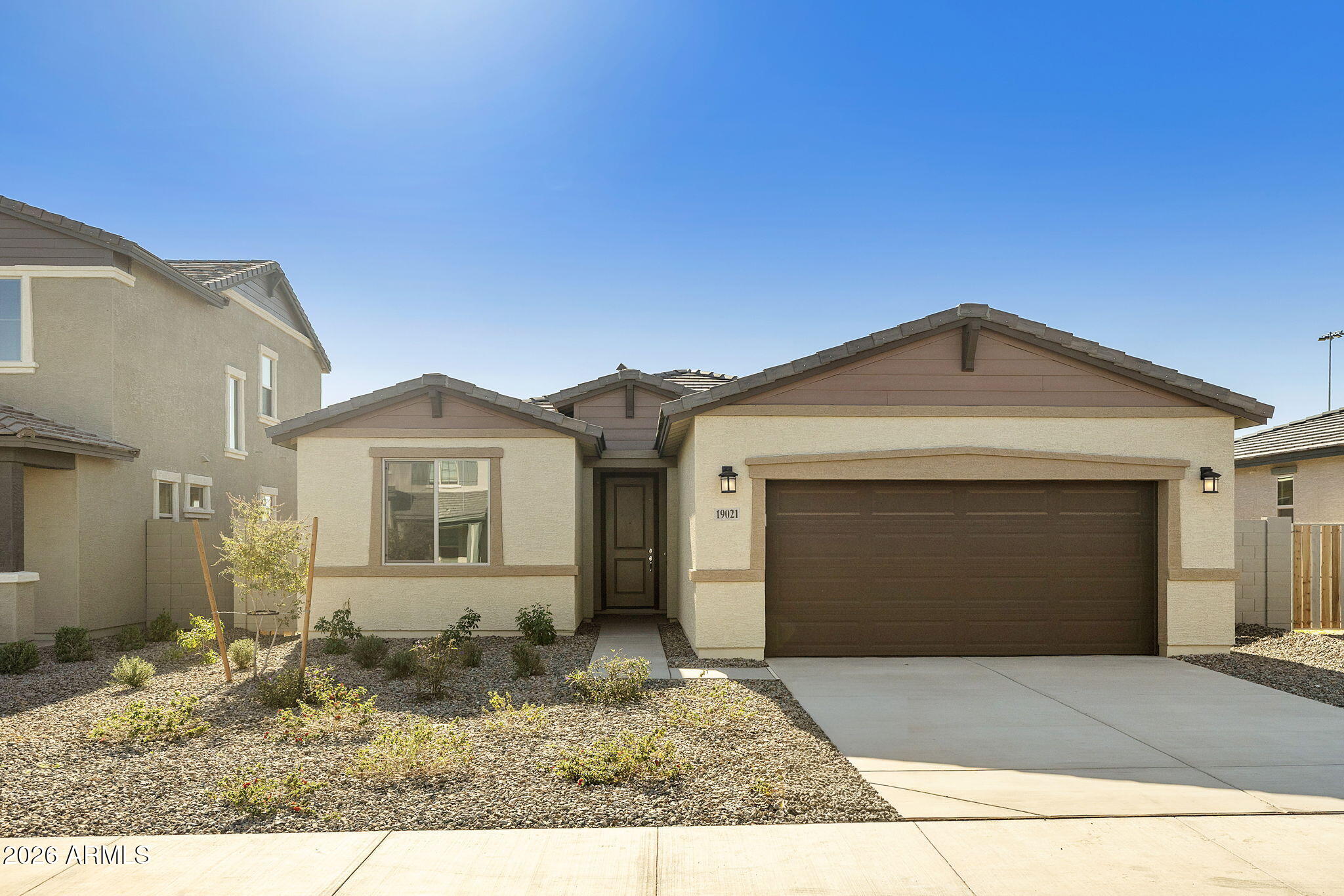 19021 W Rose Lane — photo