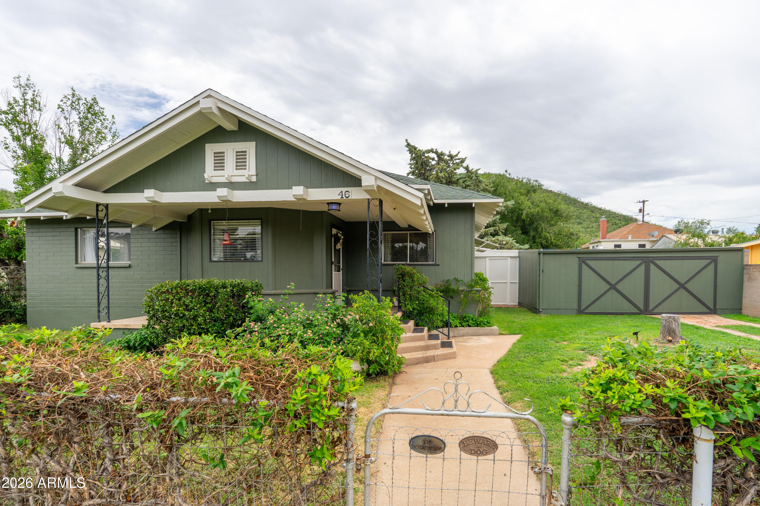 46 Black Knob View — photo