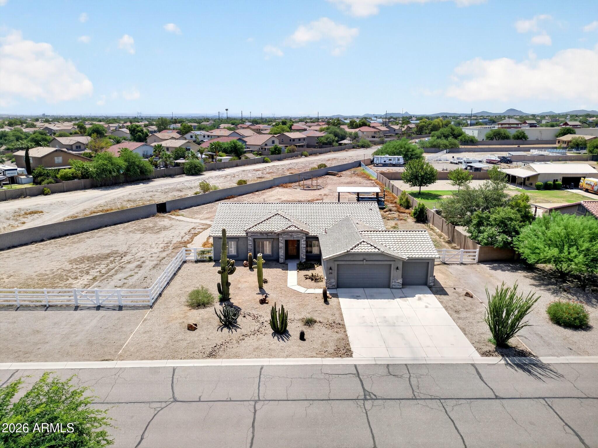 275 E Desert Holly Drive — photo