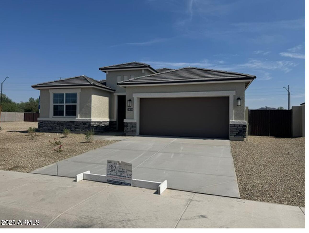 24010 W Yavapai Street — photo