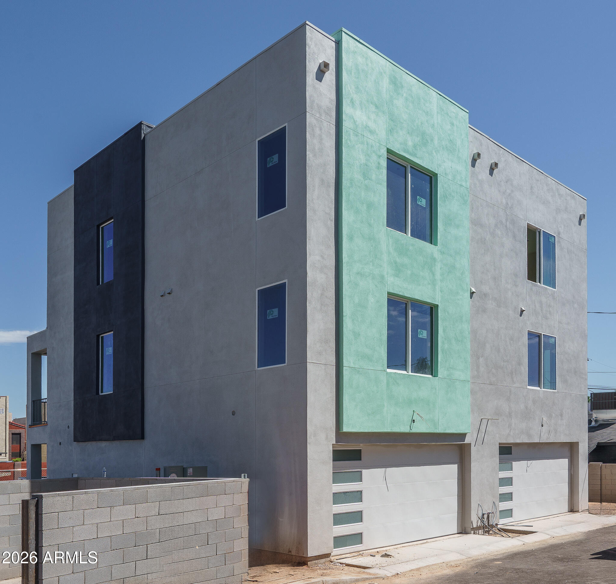 2601 E Clarendon Avenue 19 — photo