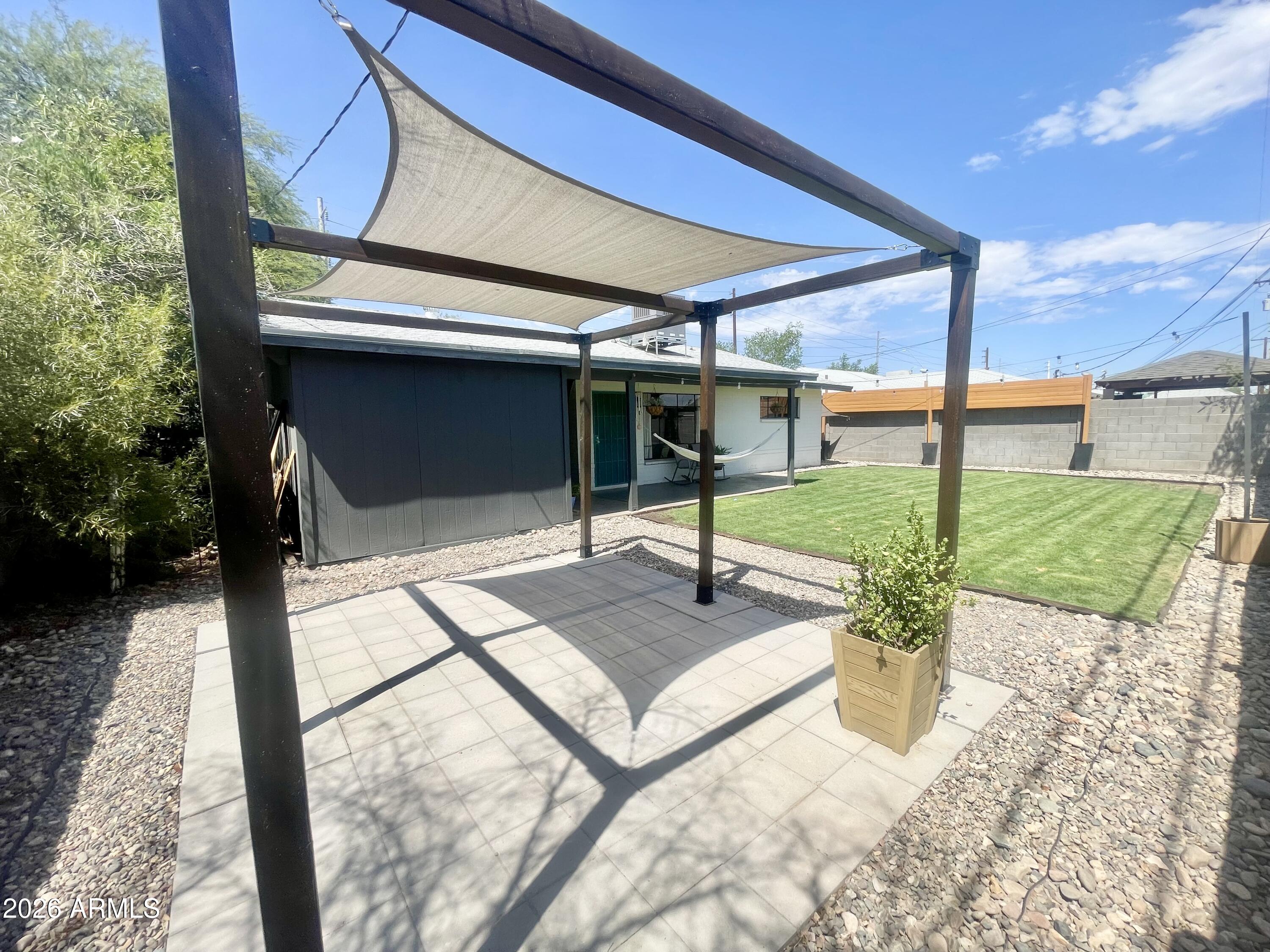 529 W University Drive — photo