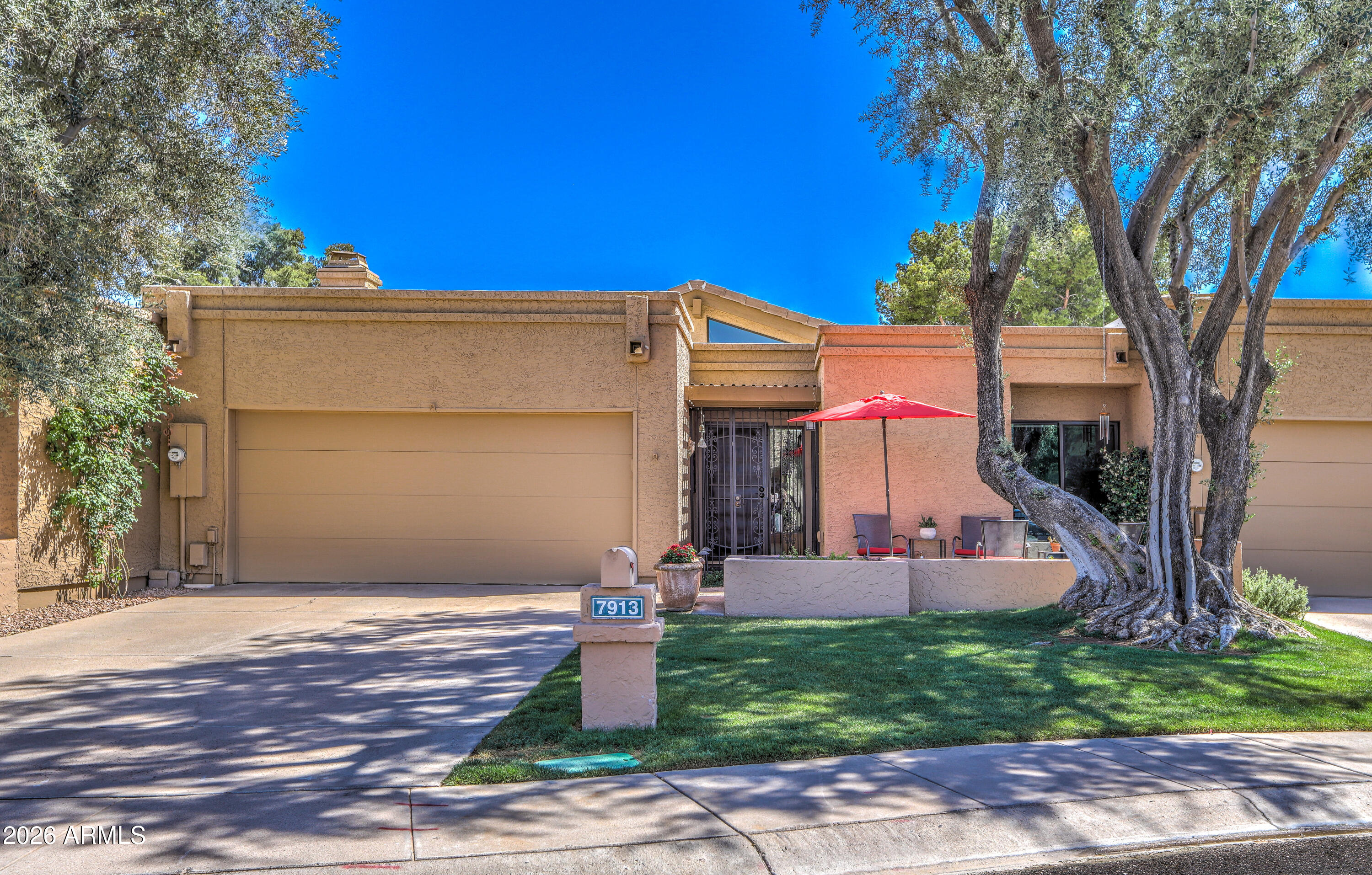 7913 E Montebello Avenue — photo