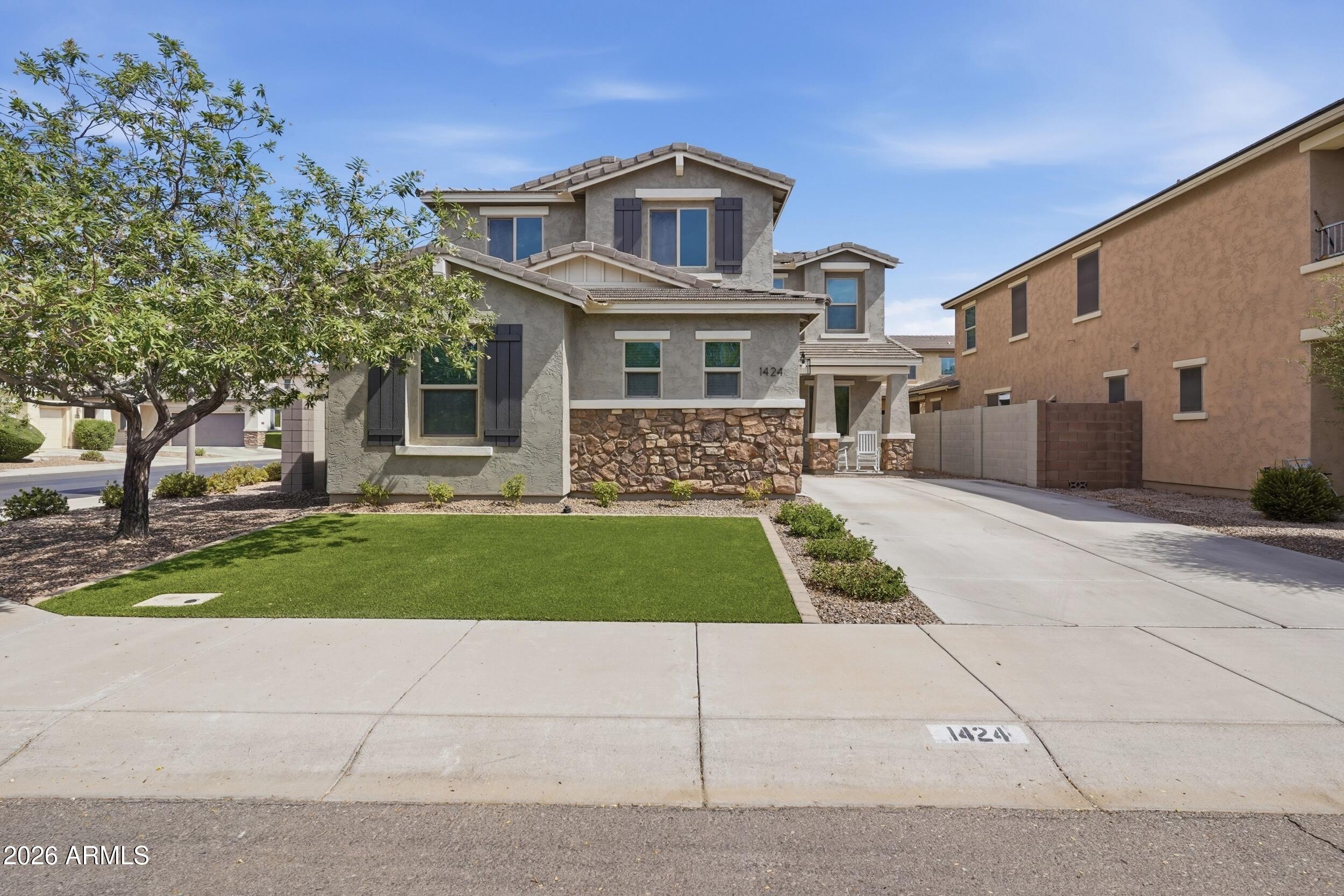 1424 E Goldcrest Street — photo