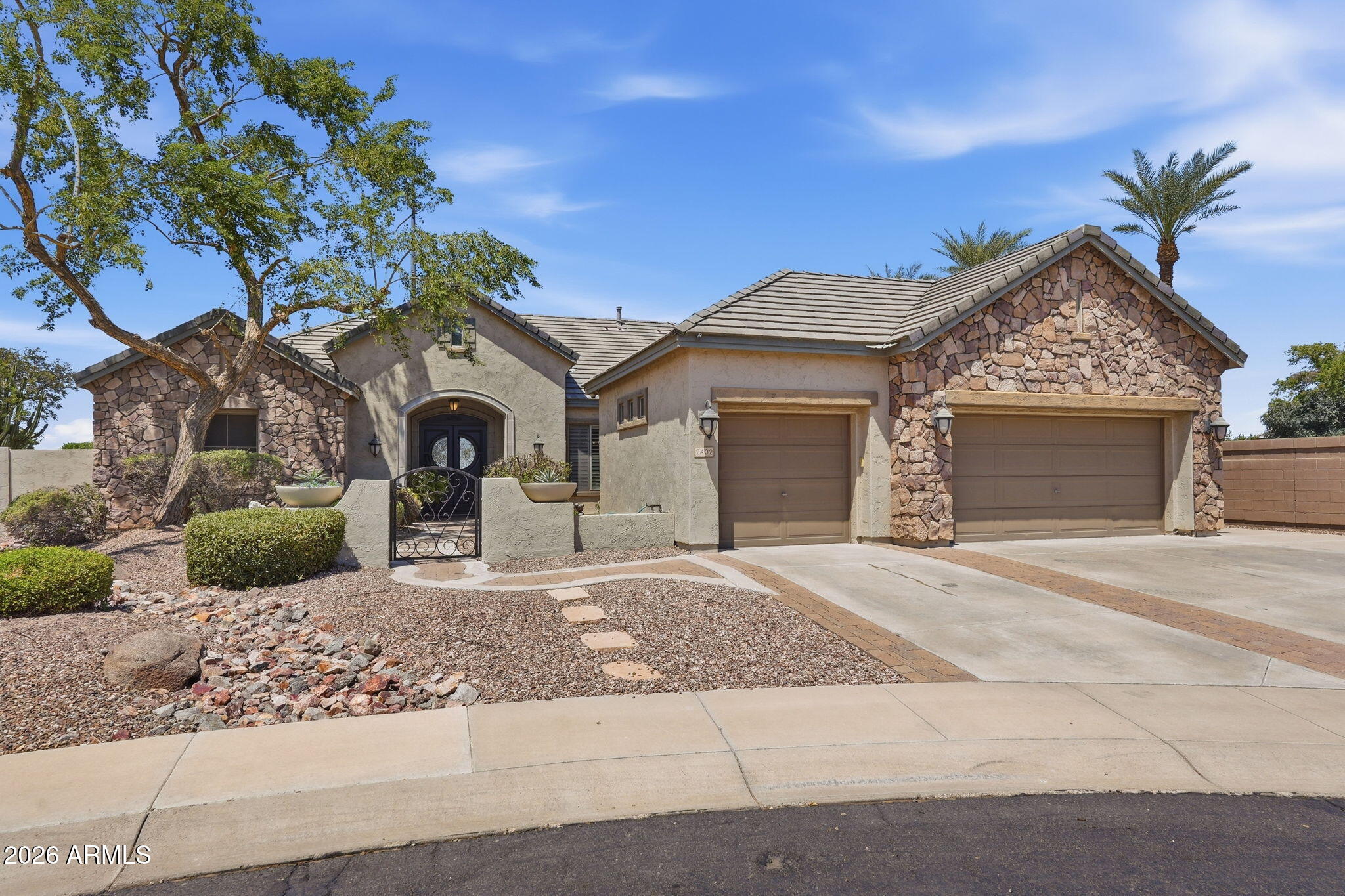 2402 E Everglade Court — photo