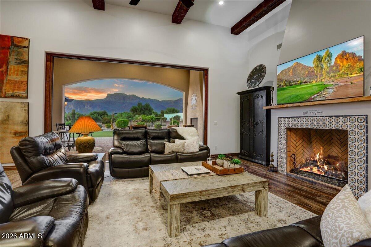 6860 E Gray Fox Court — photo