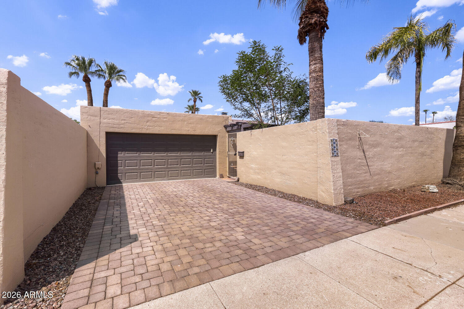 2022 E Balboa Drive — photo