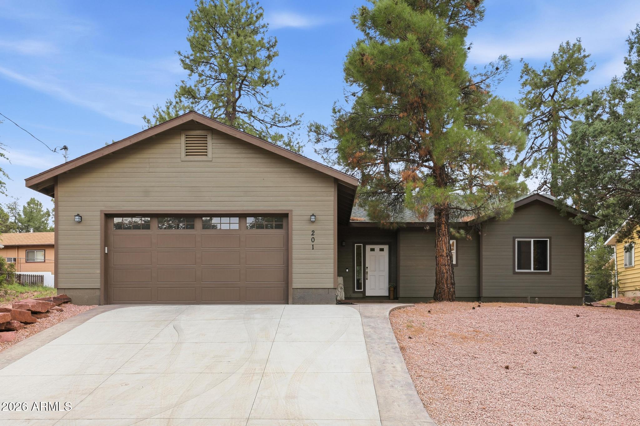 201 W Chateau Circle — photo