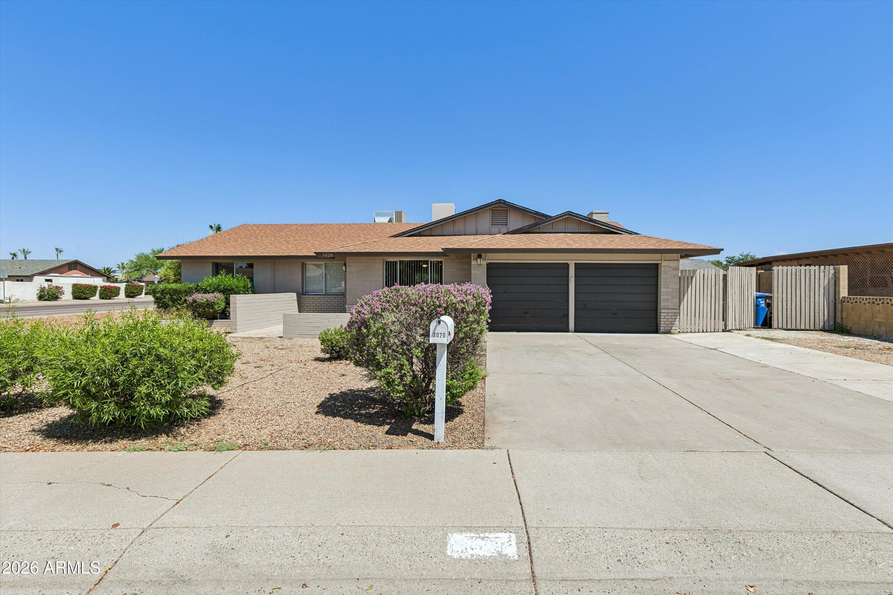 3020 W Hartford Drive — photo