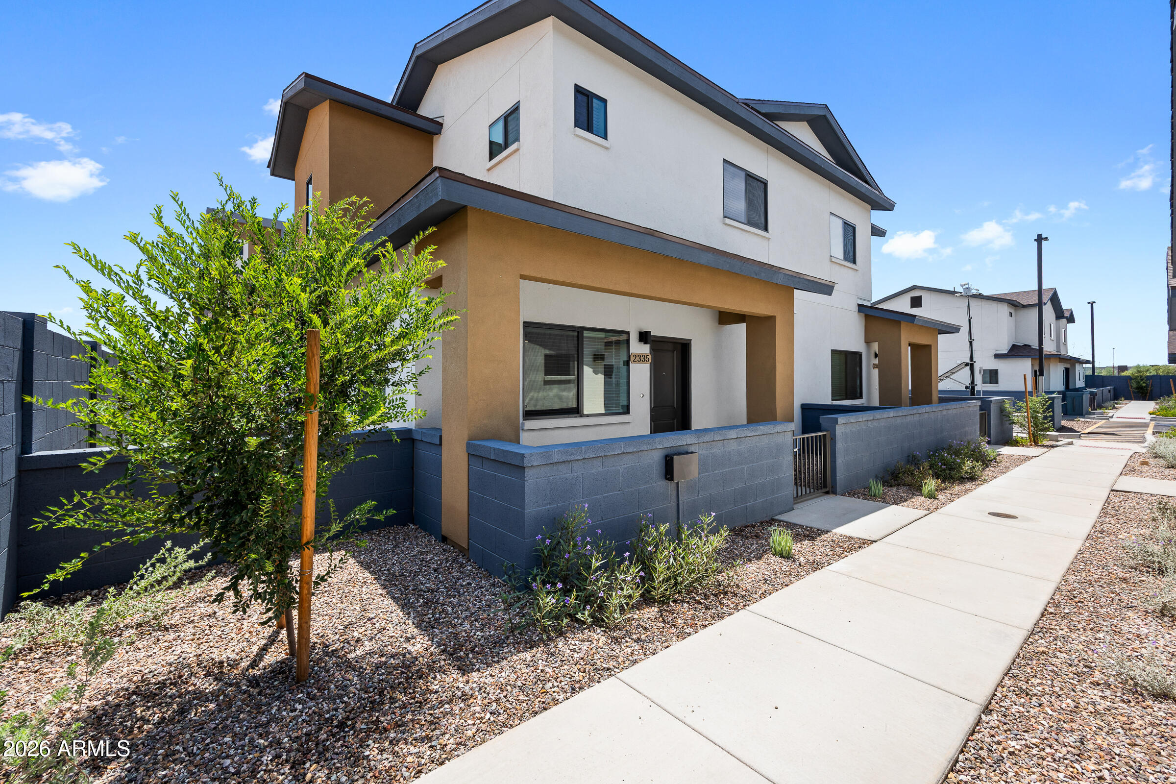 2339 E McArthur Drive — photo