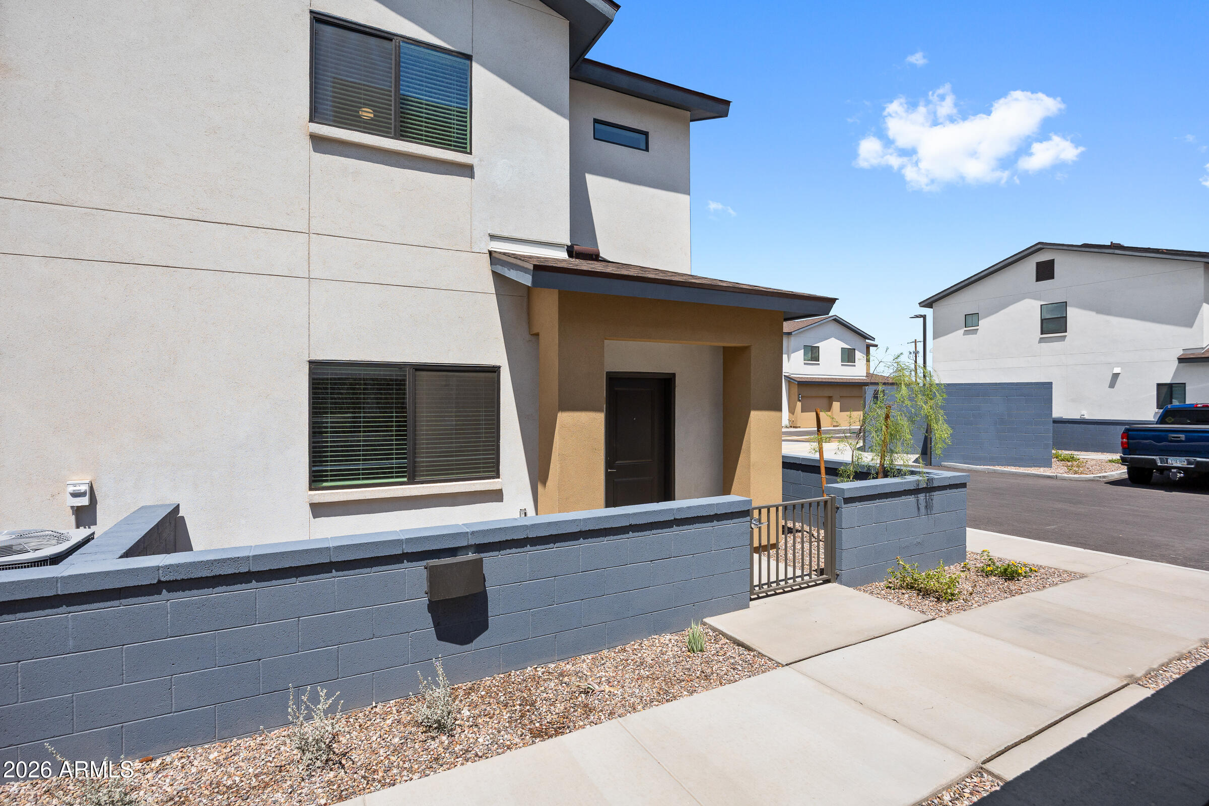 2313 E McArthur Drive — photo