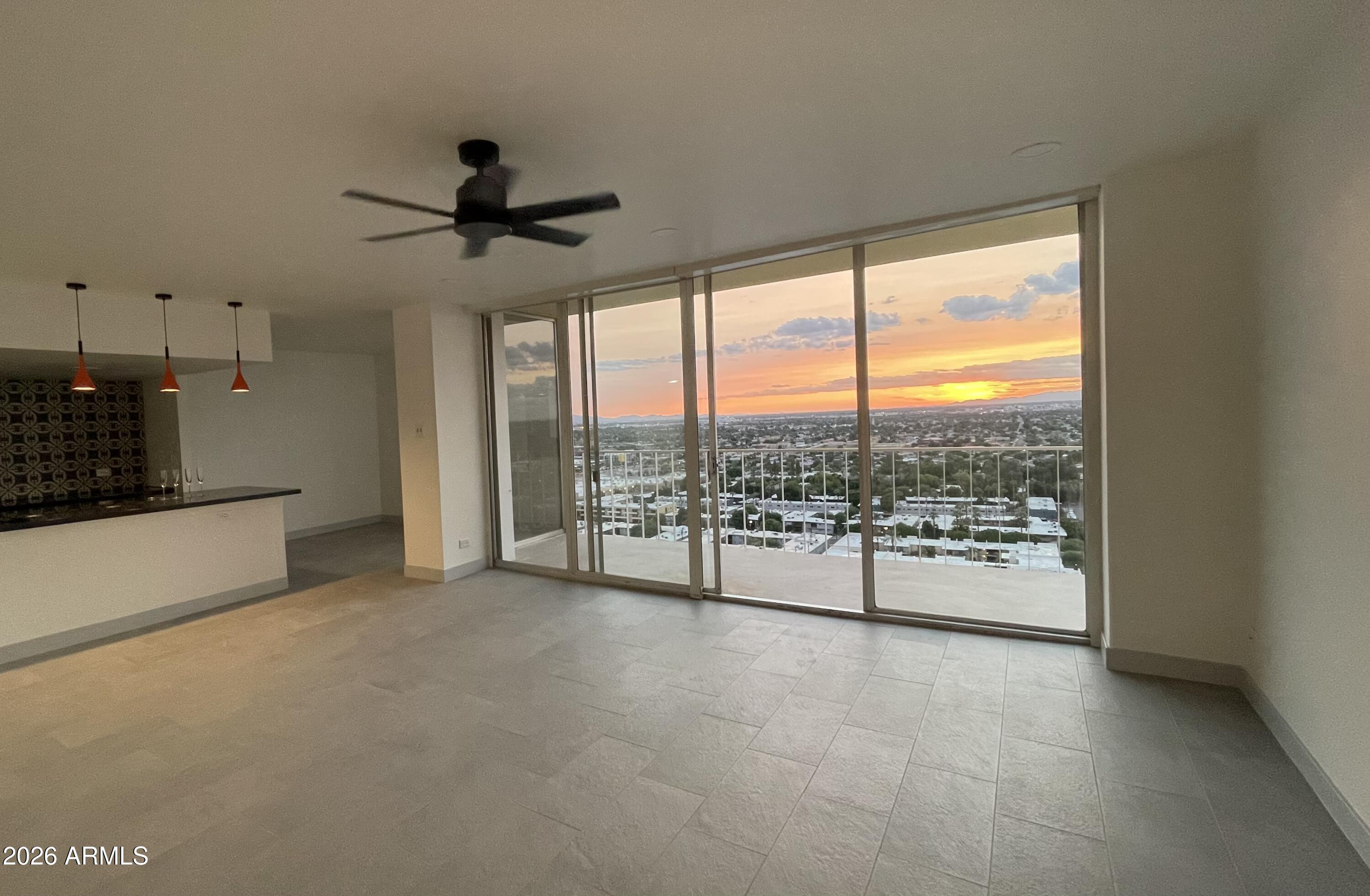 207 W Clarendon Avenue Unit 22C — photo