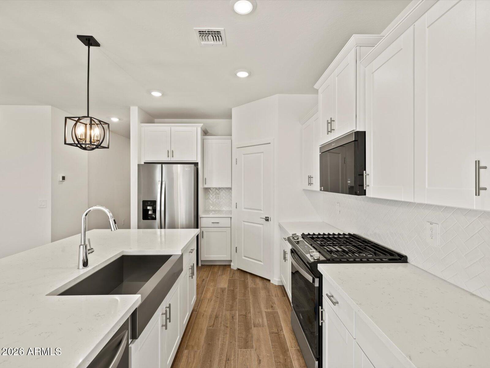 17824 W Washington Street — photo