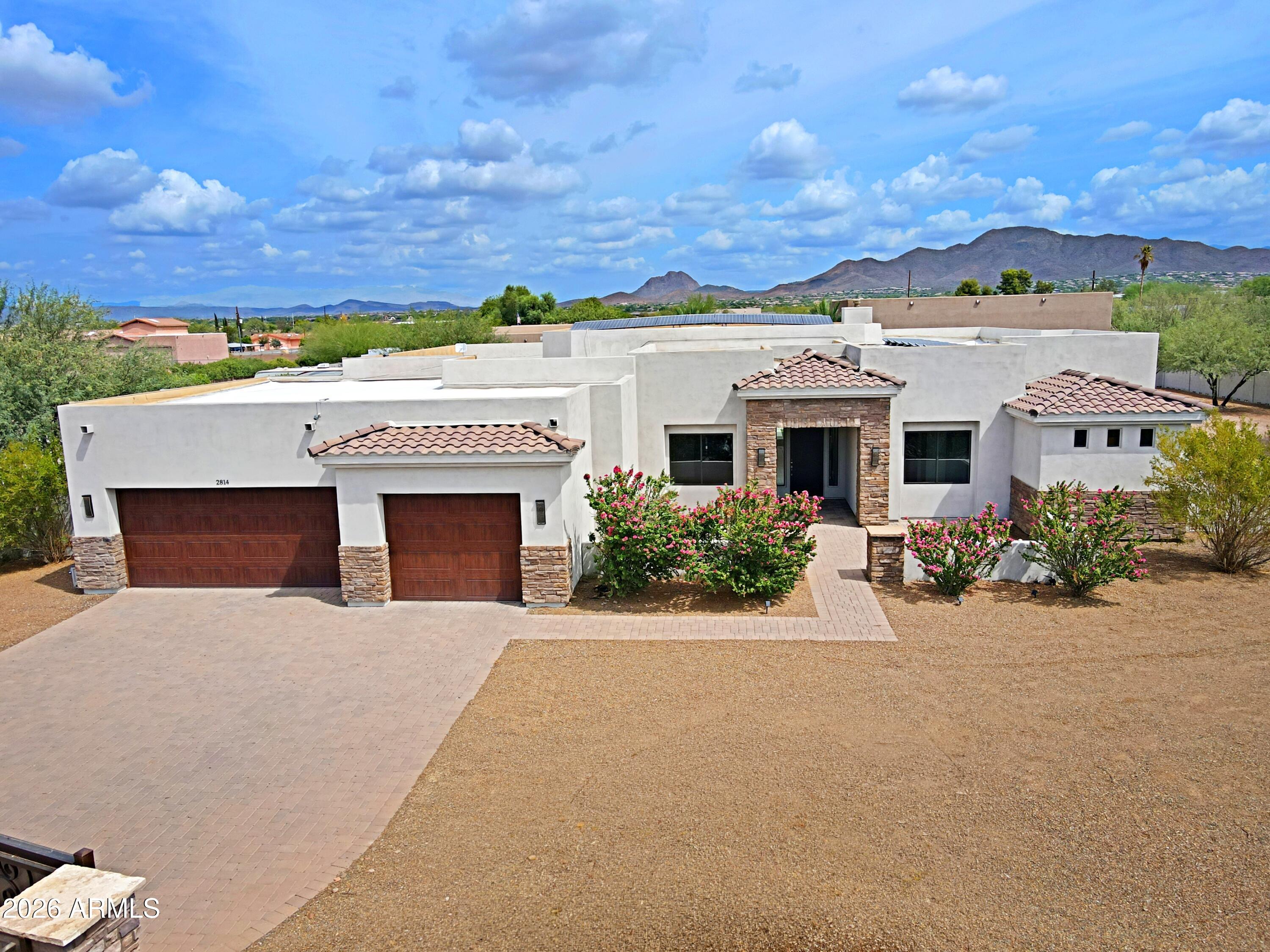 2814 W Jordon Lane — photo