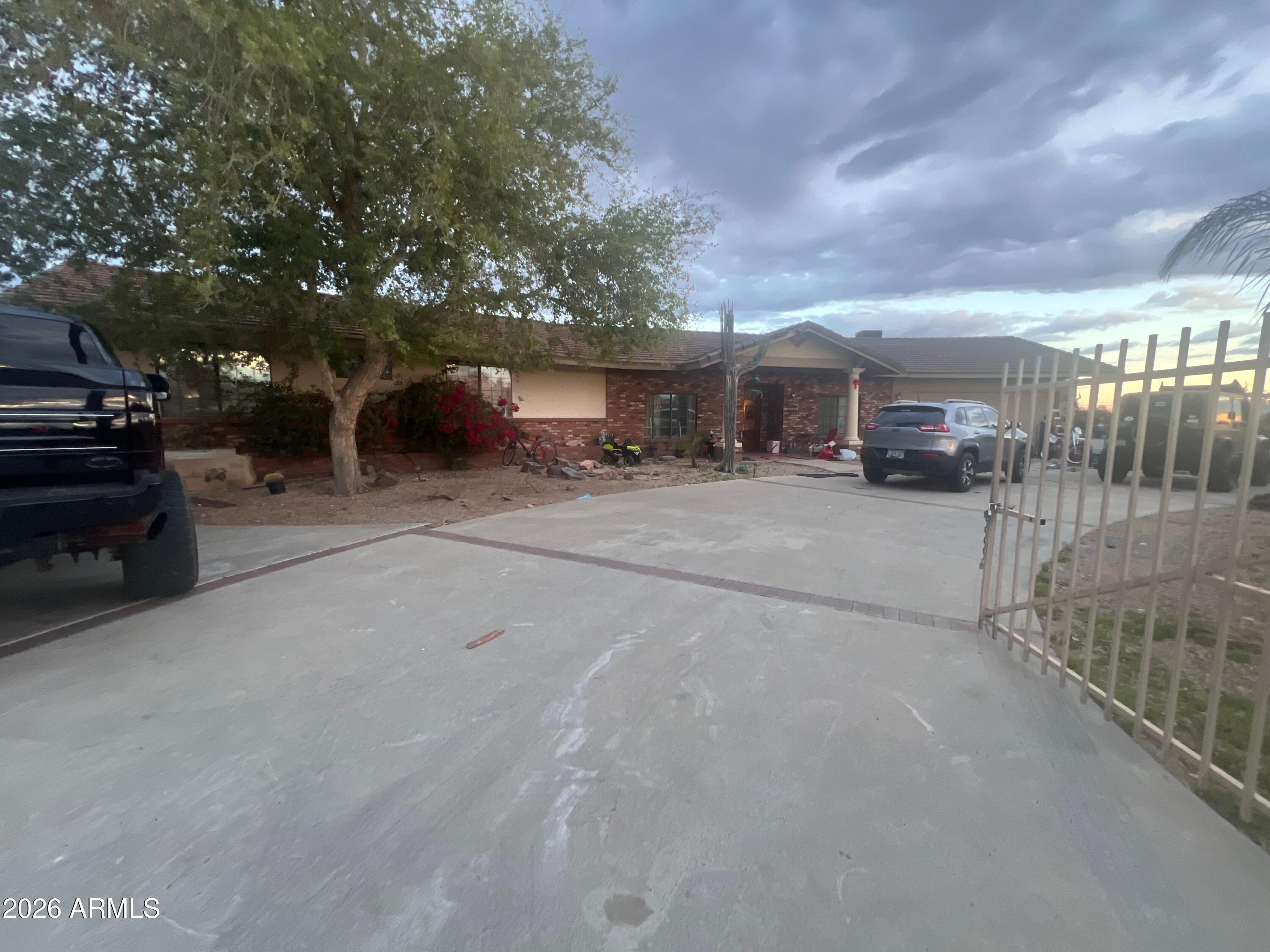 12901 W Solano Drive — photo