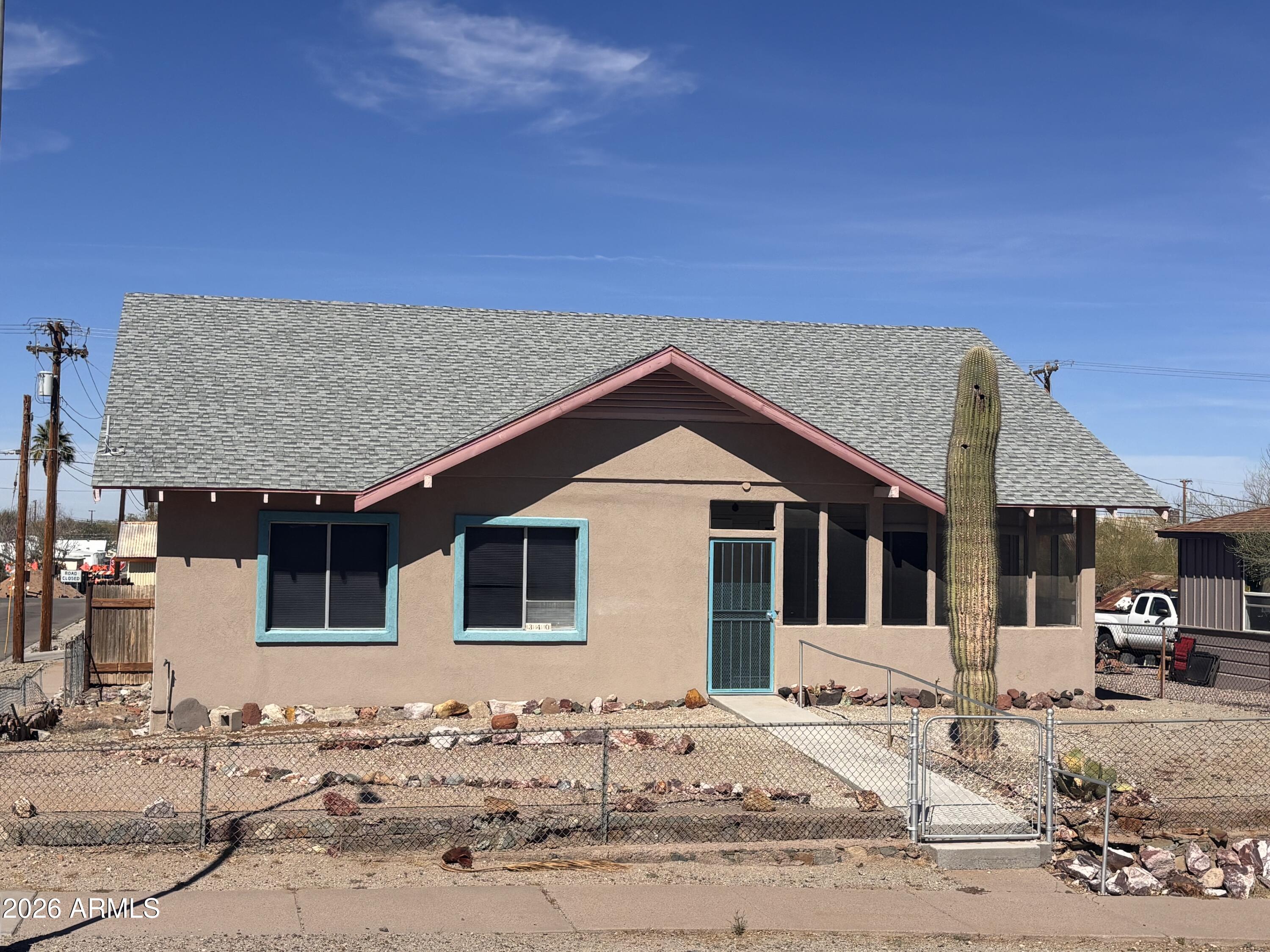 340 W Esperanza Avenue — photo