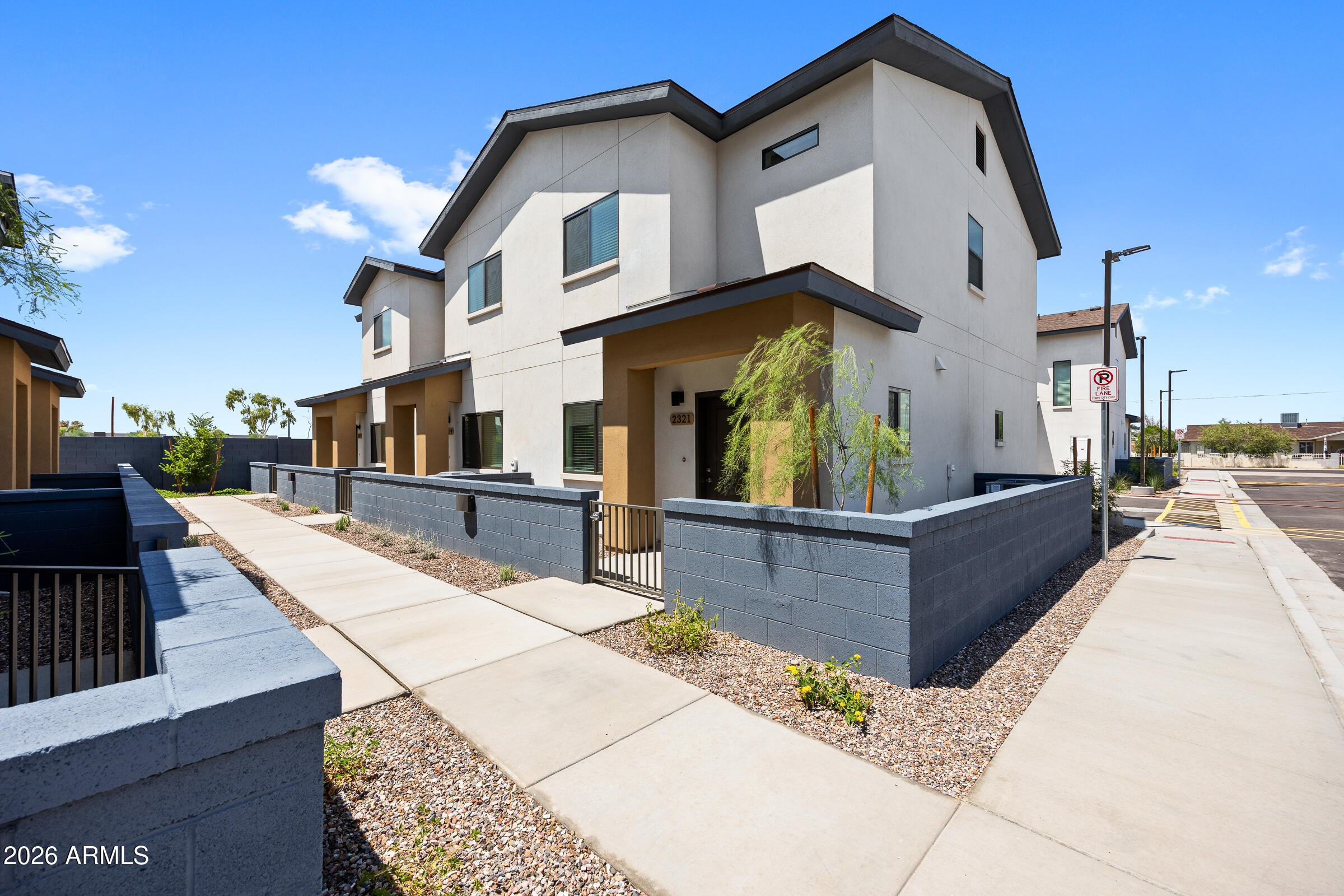 2337 E McArthur Drive — photo
