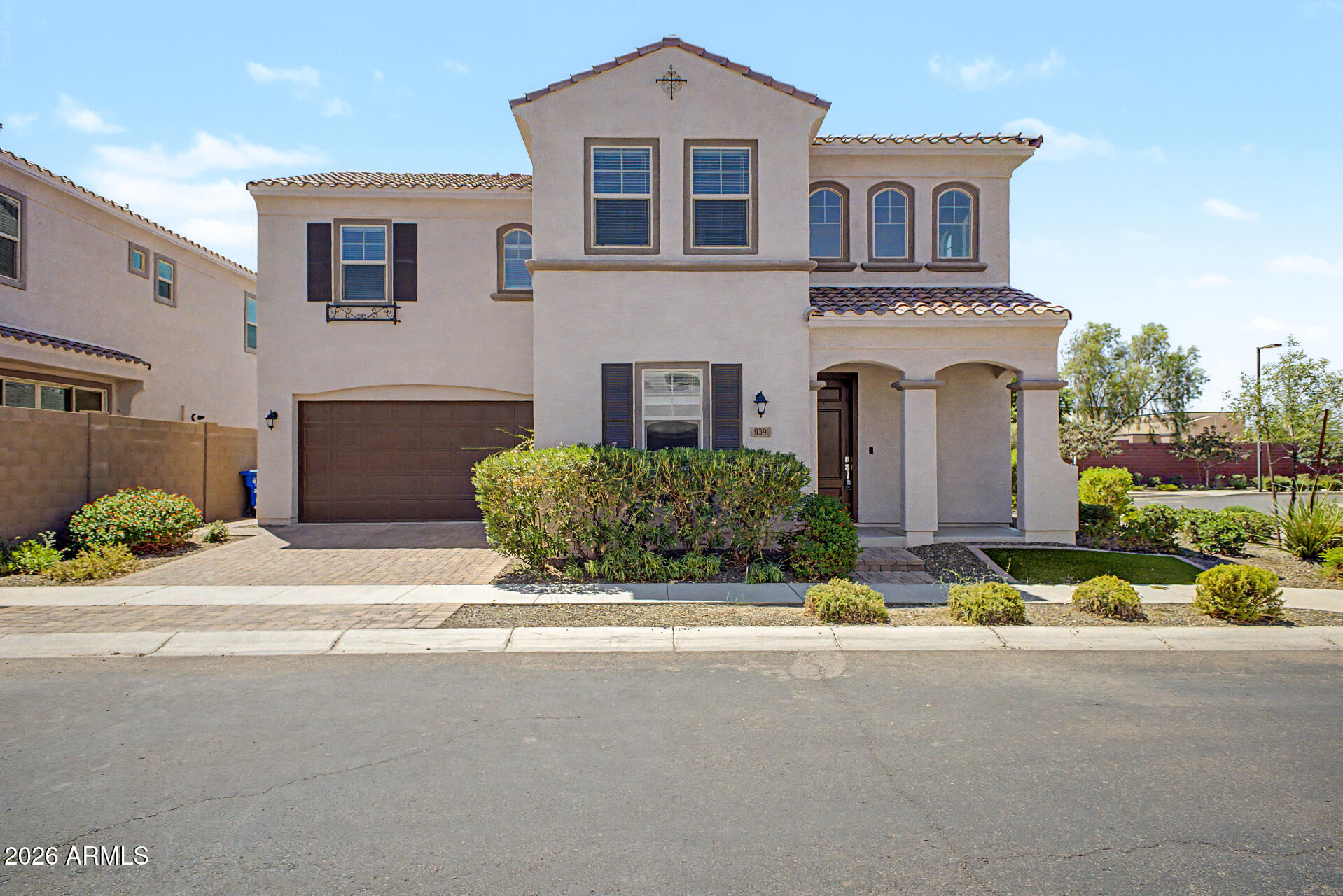 939 E Danbury Drive — photo