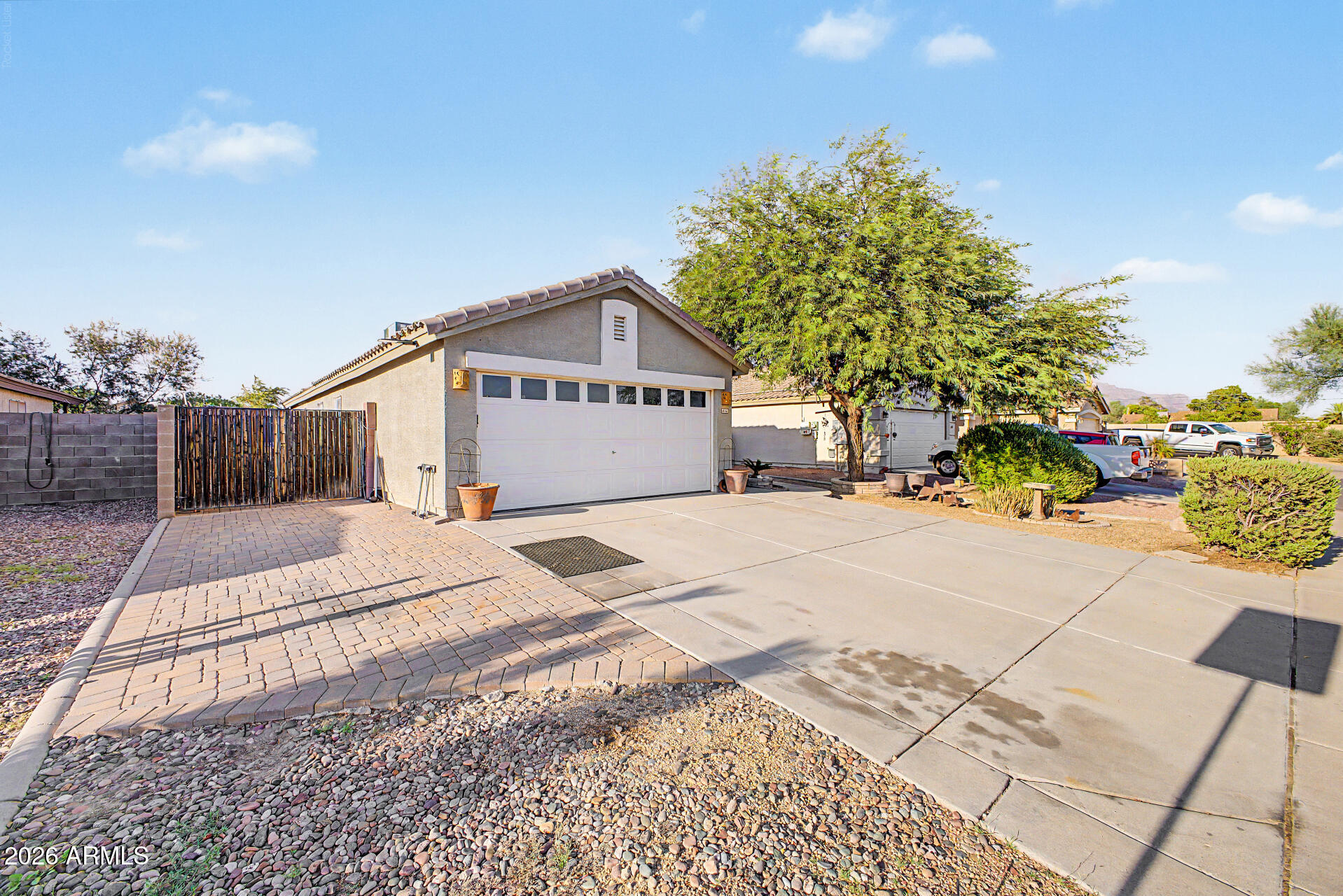 1096 E Graham Lane — photo