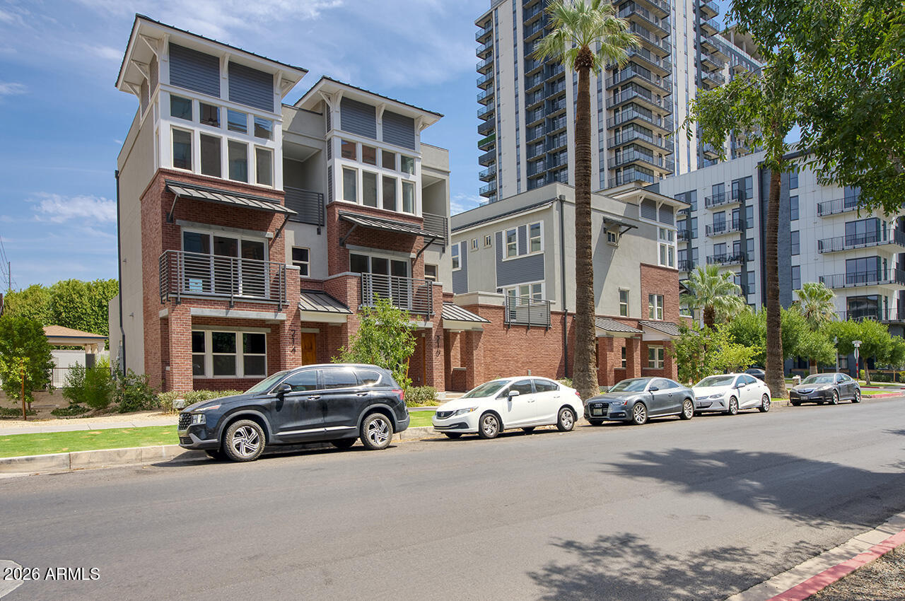 210 W McKinley Street — photo