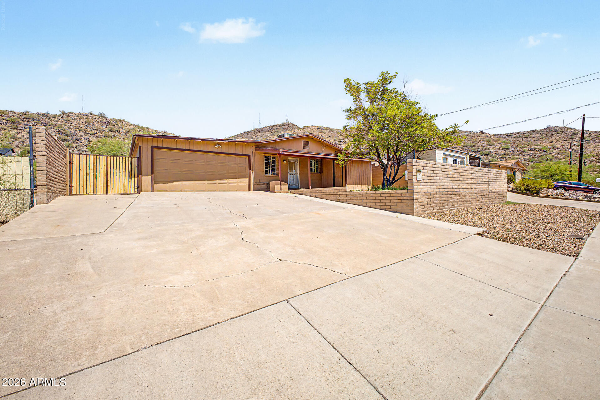 1516 W Shangri la Road — photo