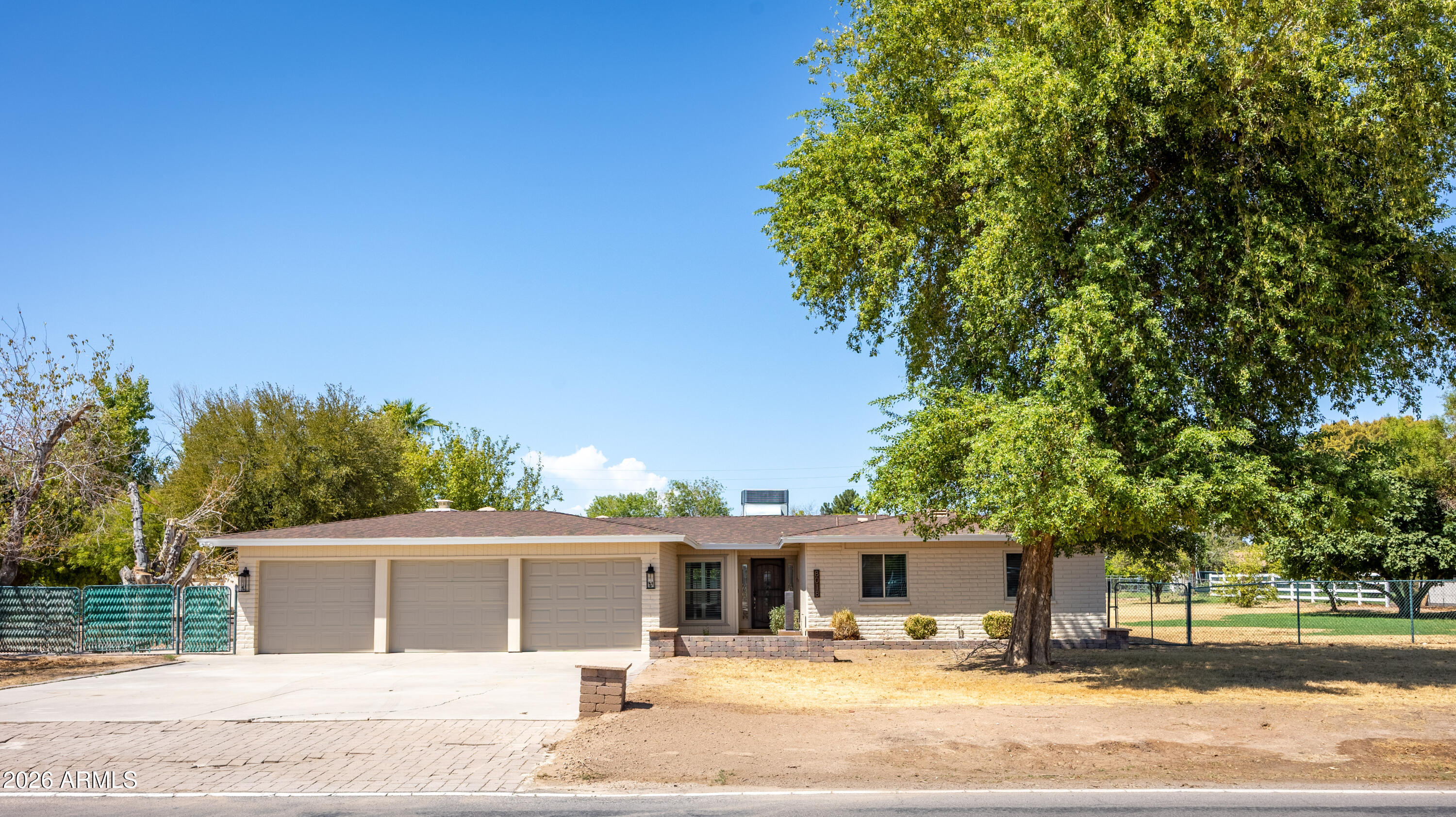 8018 W Acoma Drive — photo