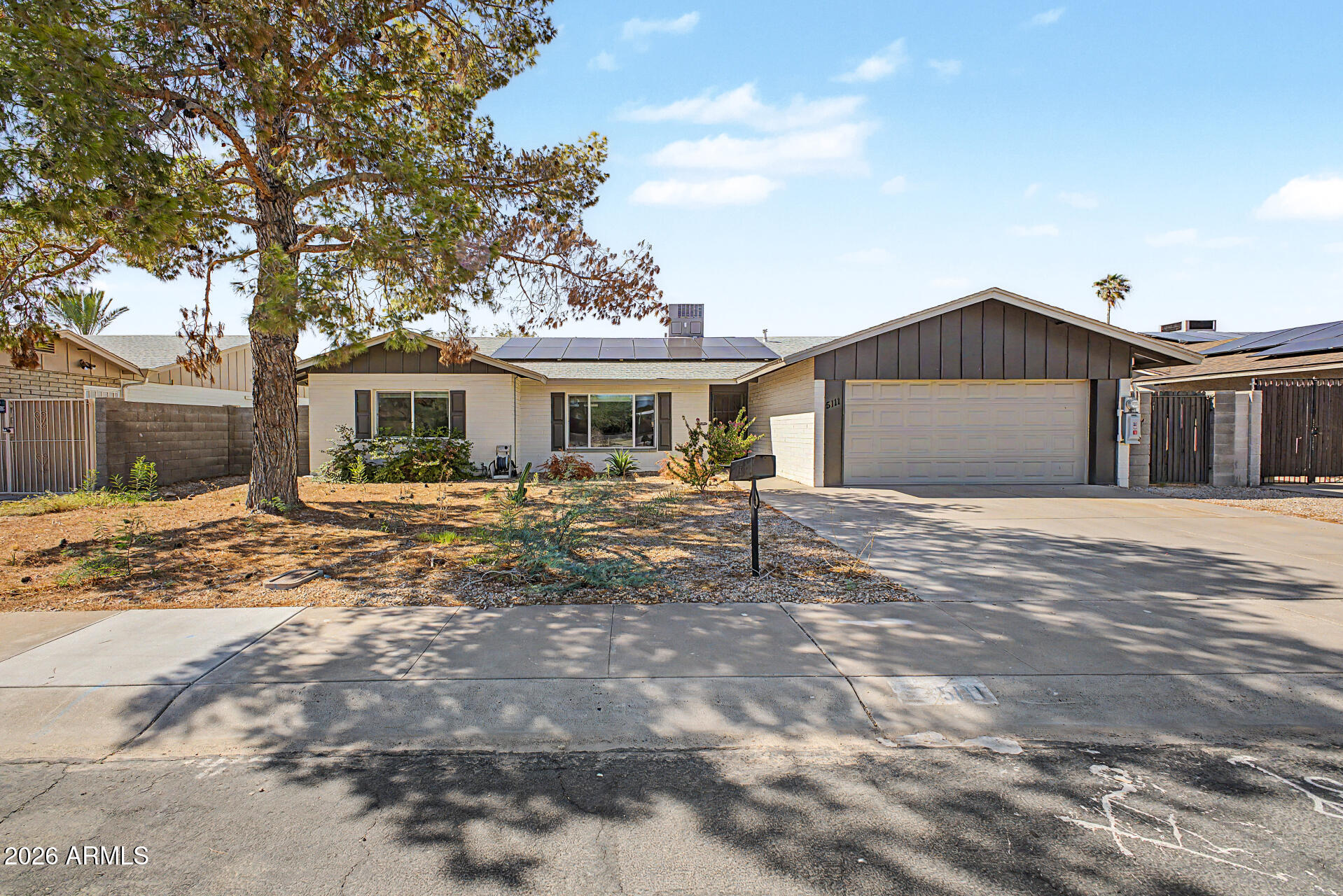 5111 W Greenway Road — photo