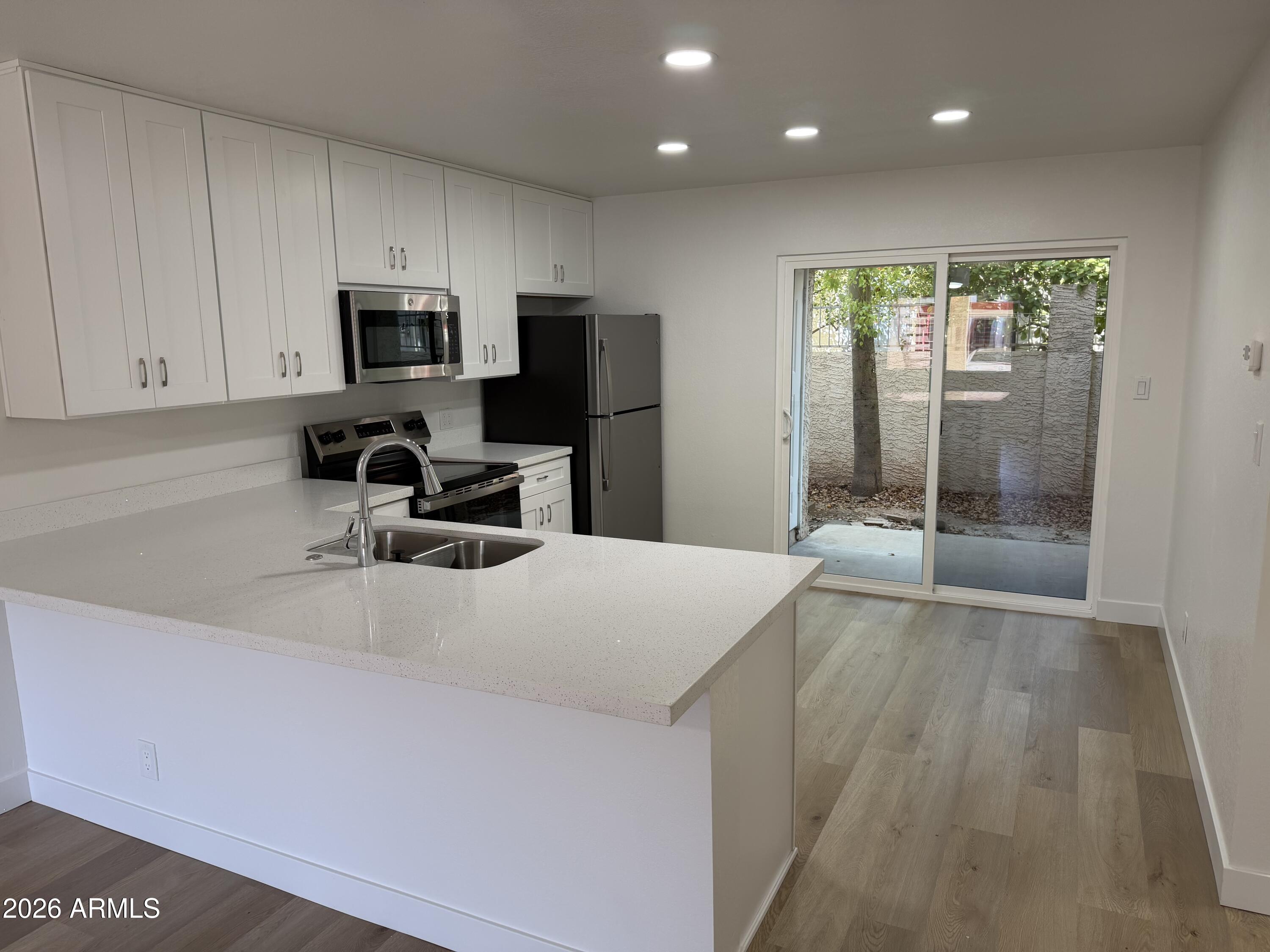 510 W University Drive 119 — photo