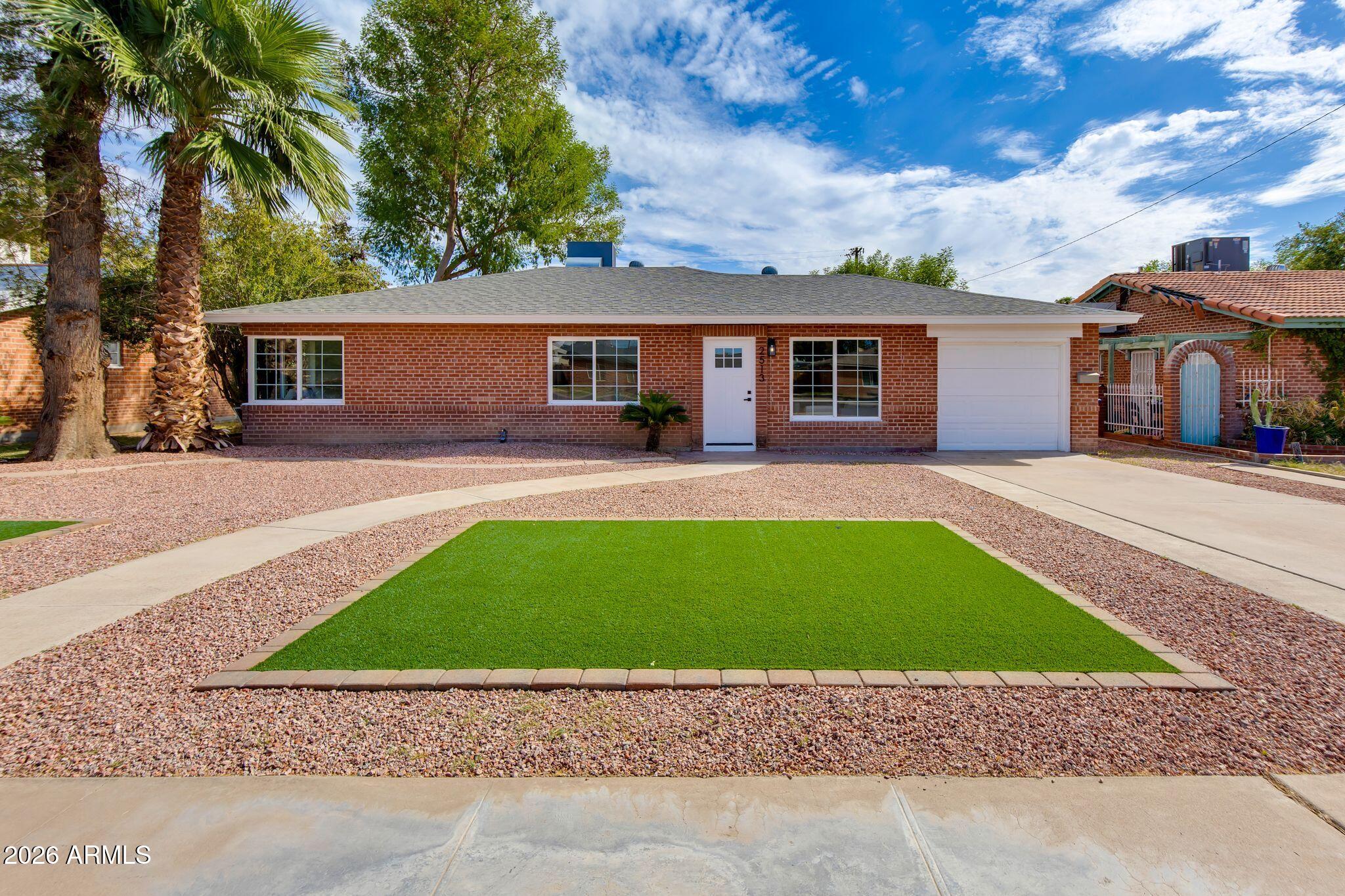 2513 E Turney Avenue — photo