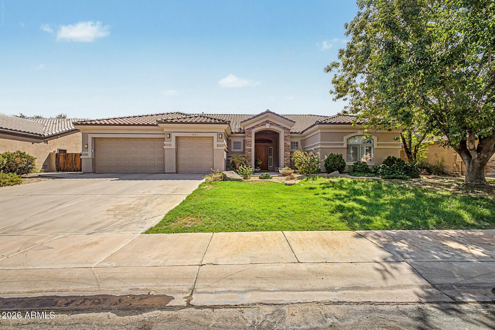 1095 N Jamaica Court — photo