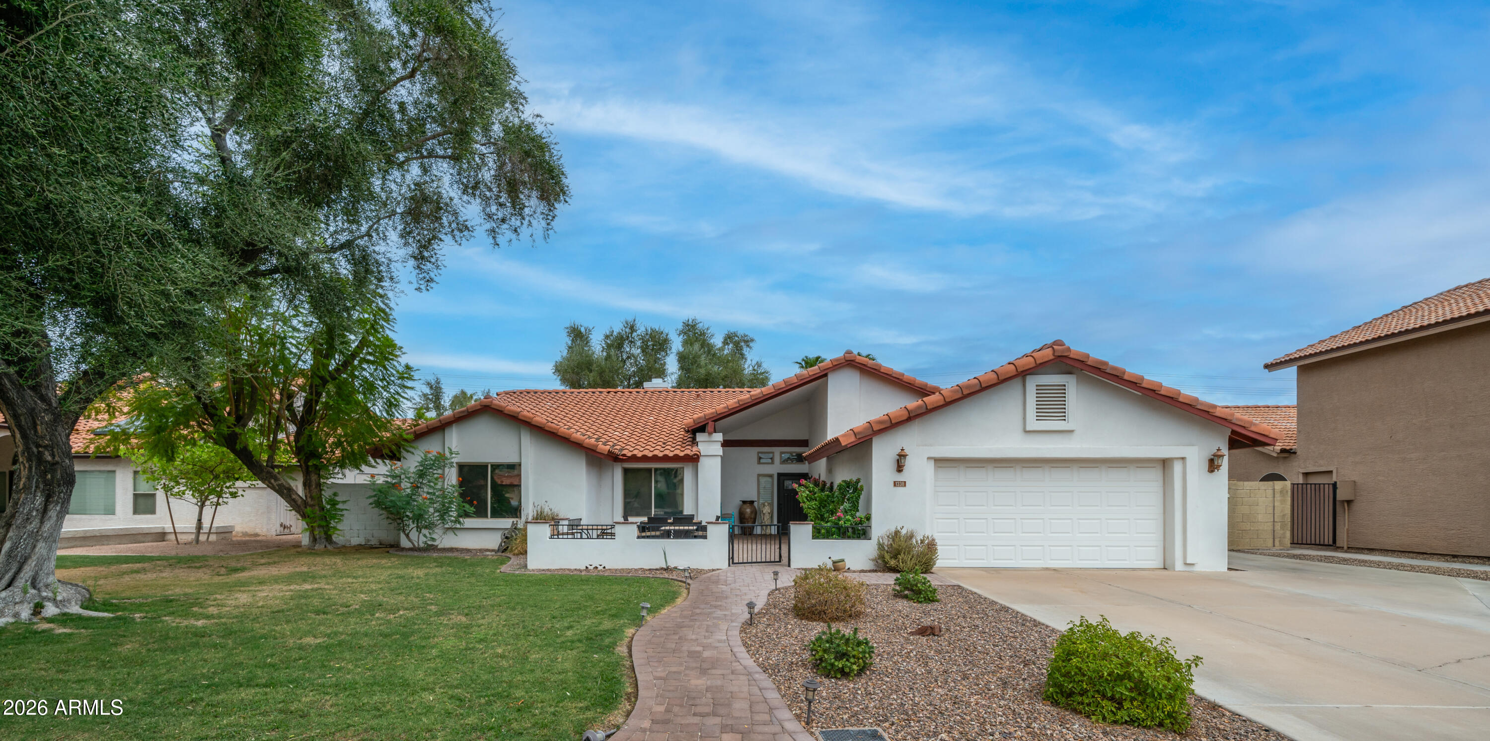 1338 E Sunburst Lane — photo